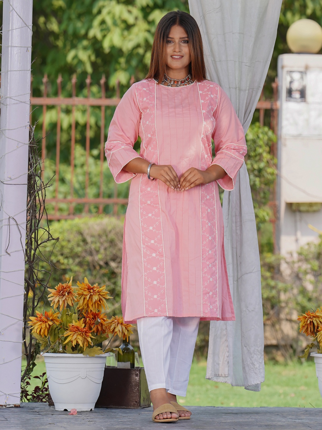 zuri Floral Embroidered Pure Cotton Round-Neck Straight Kurta With Trousers, Pink
zuri Floral Embroidered Pure Cotton Round-Neck Straight Kurta With Trousers, Pink