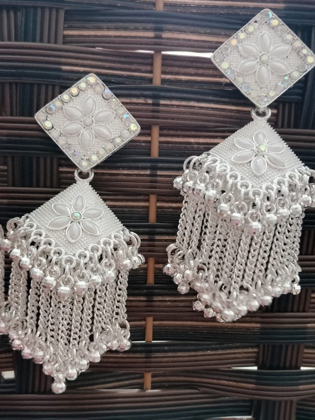 JMBW INTERNATIONAL Silver-Plated Contemporary Artificial Beaded Drop Earrings
JMBW INTERNATIONAL Silver-Plated Contemporary Artificial Beaded Drop Earrings