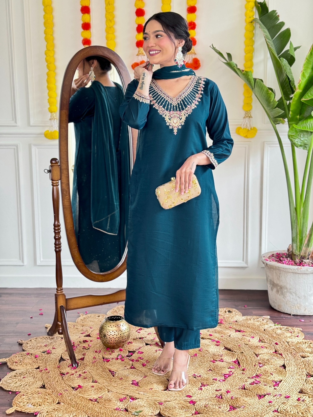 Moda Rapido Women Ethnic Motifs Embroidered Regular Thread Work Chanderi Silk Kurta with Trousers & With, Sea green
Moda Rapido Women Ethnic Motifs Embroidered Regular Thread Work Chanderi Silk Kurta with Trousers & With, Sea green