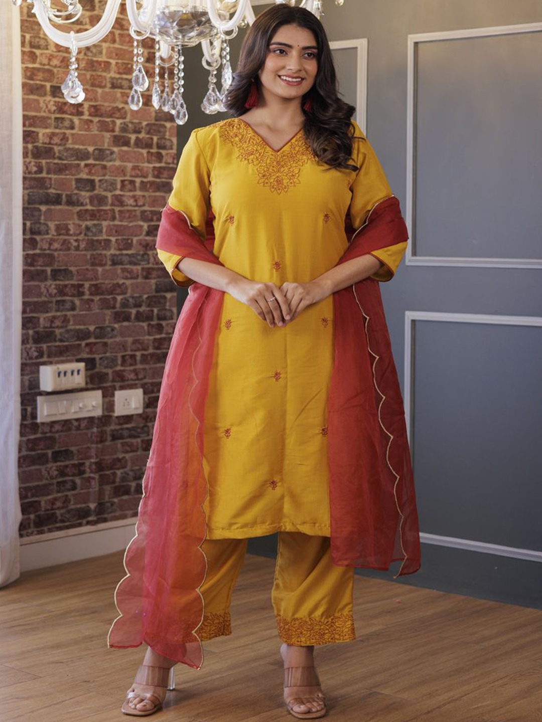 Sutra Clothing Women Floral Embroidered Regular Thread Work Kurta with Palazzos & With Dupatta, Mustard
Sutra Clothing Women Floral Embroidered Regular Thread Work Kurta with Palazzos & With Dupatta, Mustard