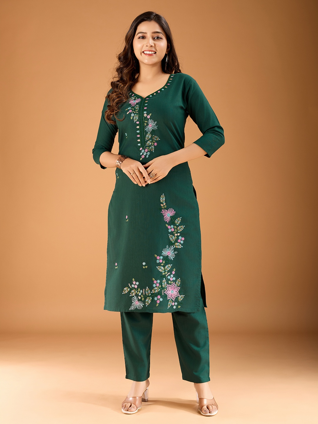 Lerkiza Women Floral Embroidered Regular Thread Work Kurta with Trousers, Green
Lerkiza Women Floral Embroidered Regular Thread Work Kurta with Trousers, Green