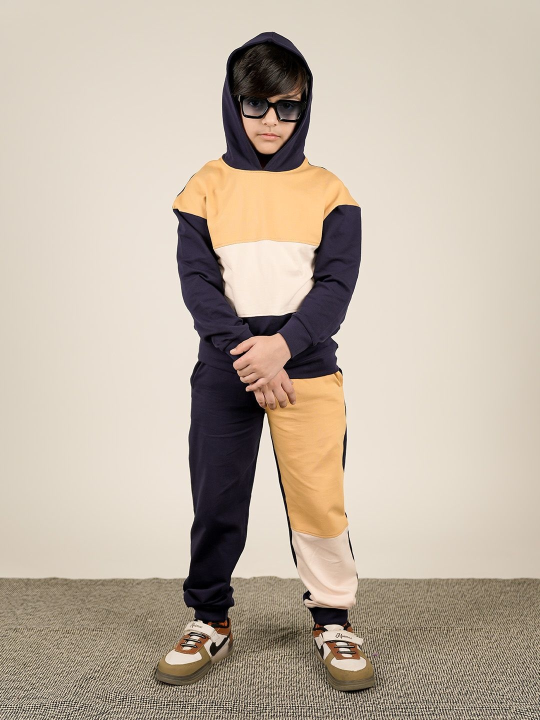 BE AWARA Kids Colourblocked Hooded Oversized Pure Cotton Sweatshirt With Joggers, Navy blue
BE AWARA Kids Colourblocked Hooded Oversized Pure Cotton Sweatshirt With Joggers, Navy blue