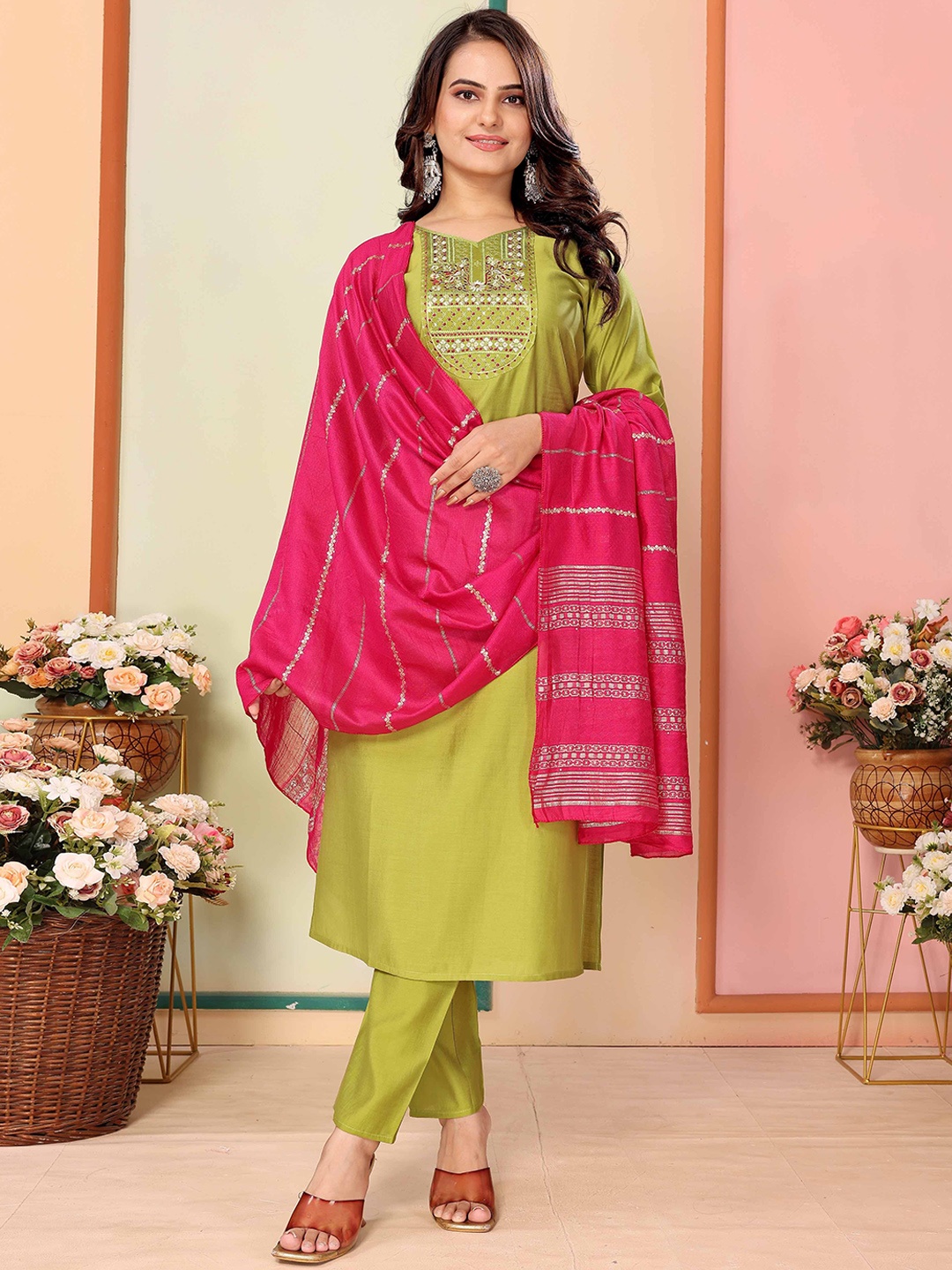 Vintro Women Embroidered Regular Sequinned Pure Silk Kurta with Trousers & With Dupatta, Green
Vintro Women Embroidered Regular Sequinned Pure Silk Kurta with Trousers & With Dupatta, Green