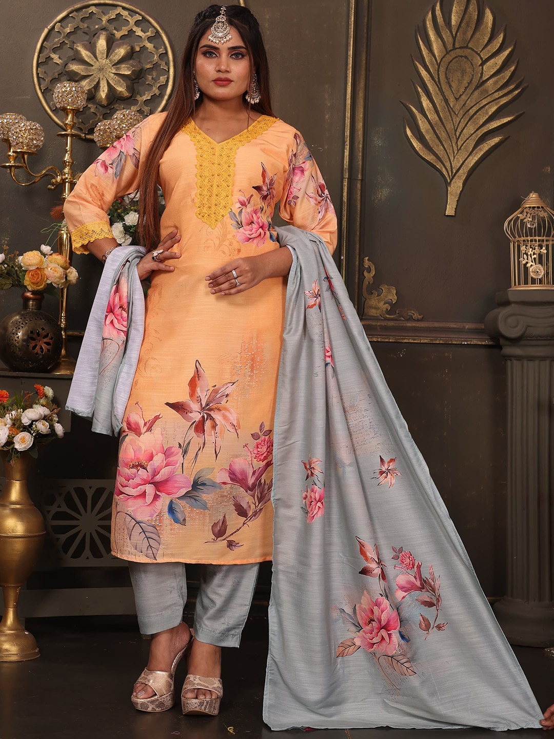 Maheesha Women Floral Printed Regular Patchwork Kurta with Trousers & With Dupatta, Yellow
Maheesha Women Floral Printed Regular Patchwork Kurta with Trousers & With Dupatta, Yellow