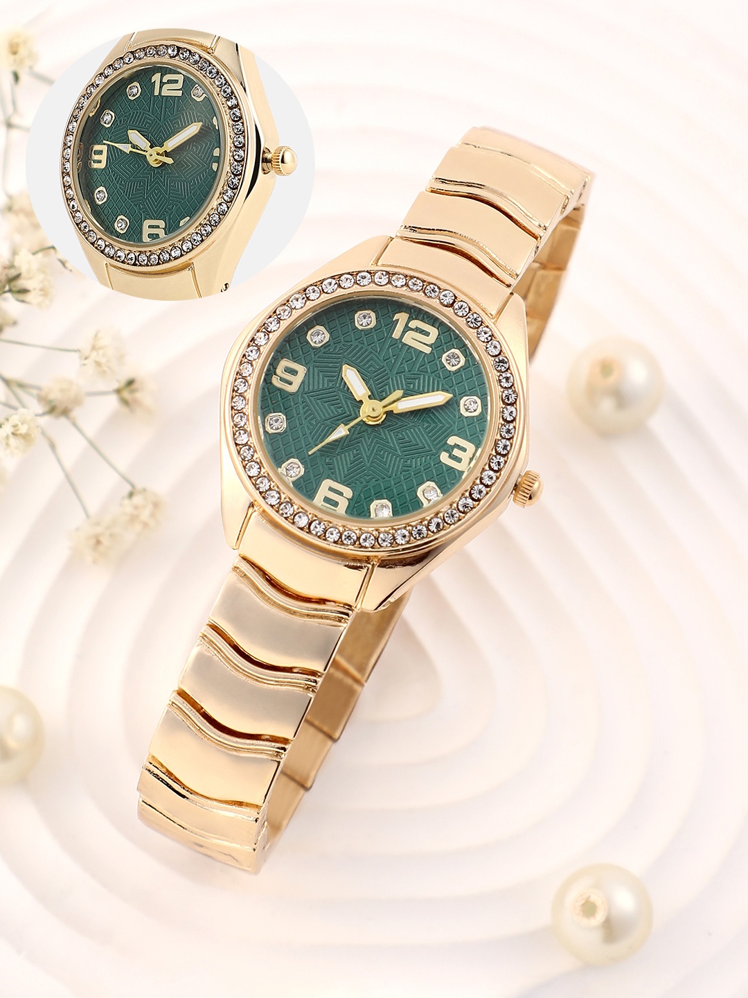 HAUTE SAUCE by Campus Sutra Women Embellished Dial & Stainless Steel Bracelet Style Straps Analogue Watch, Multi
HAUTE SAUCE by Campus Sutra Women Embellished Dial & Stainless Steel Bracelet Style Straps Analogue Watch, Multi