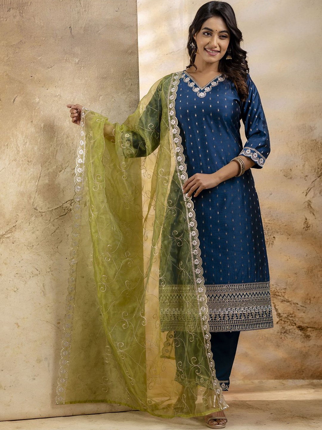 VredeVogel Ethnic Motifs Embroidered V-Neck Straight Kurta With Trousers And Dupatta, Teal
VredeVogel Ethnic Motifs Embroidered V-Neck Straight Kurta With Trousers And Dupatta, Teal
