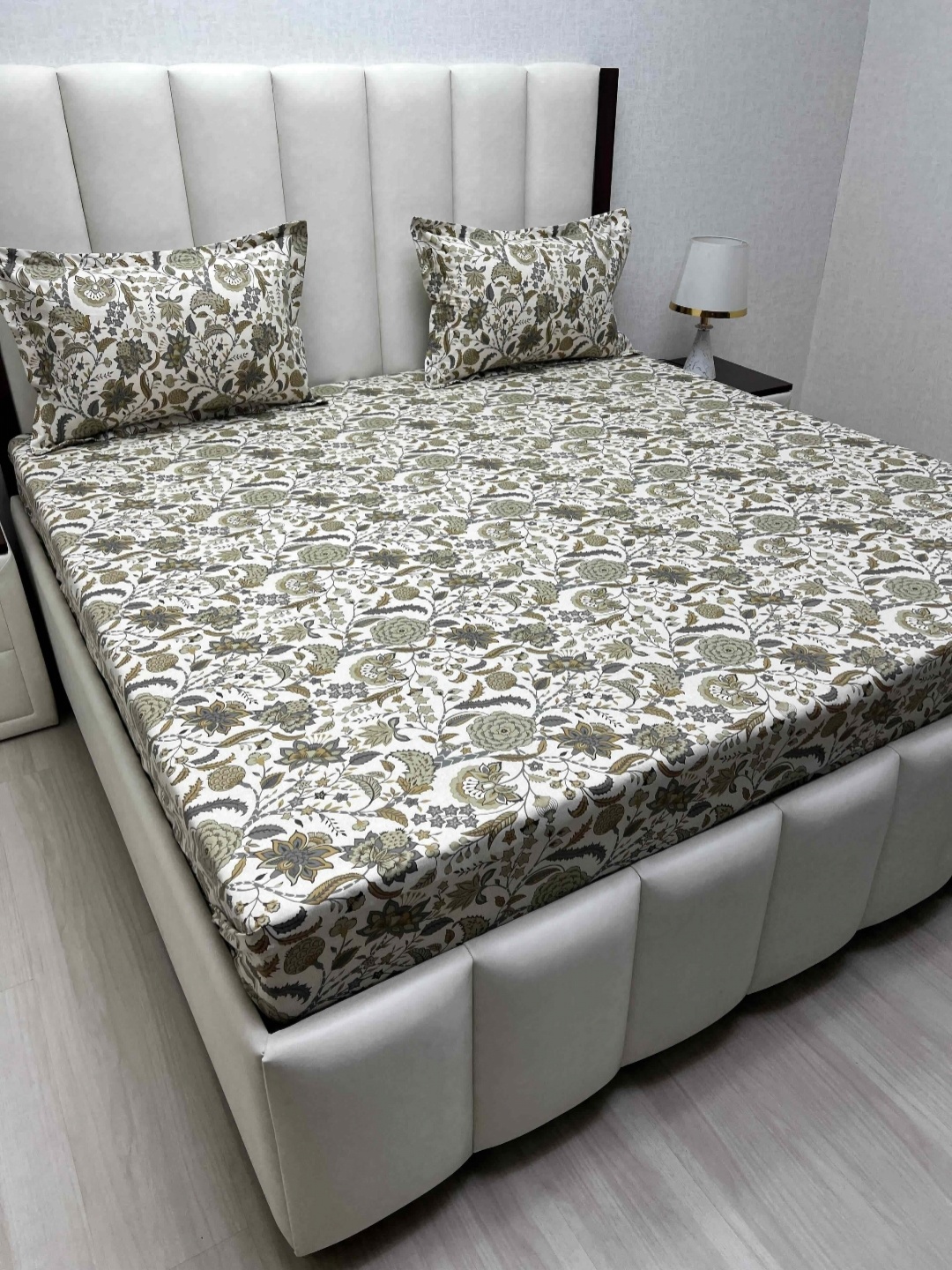Pure Decor Royal Passion Beige Pure Cotton 380 TC Queen Bedsheet Set 2.28 m x 2.54 m, White
Pure Decor Royal Passion Beige Pure Cotton 380 TC Queen Bedsheet Set 2.28 m x 2.54 m, White