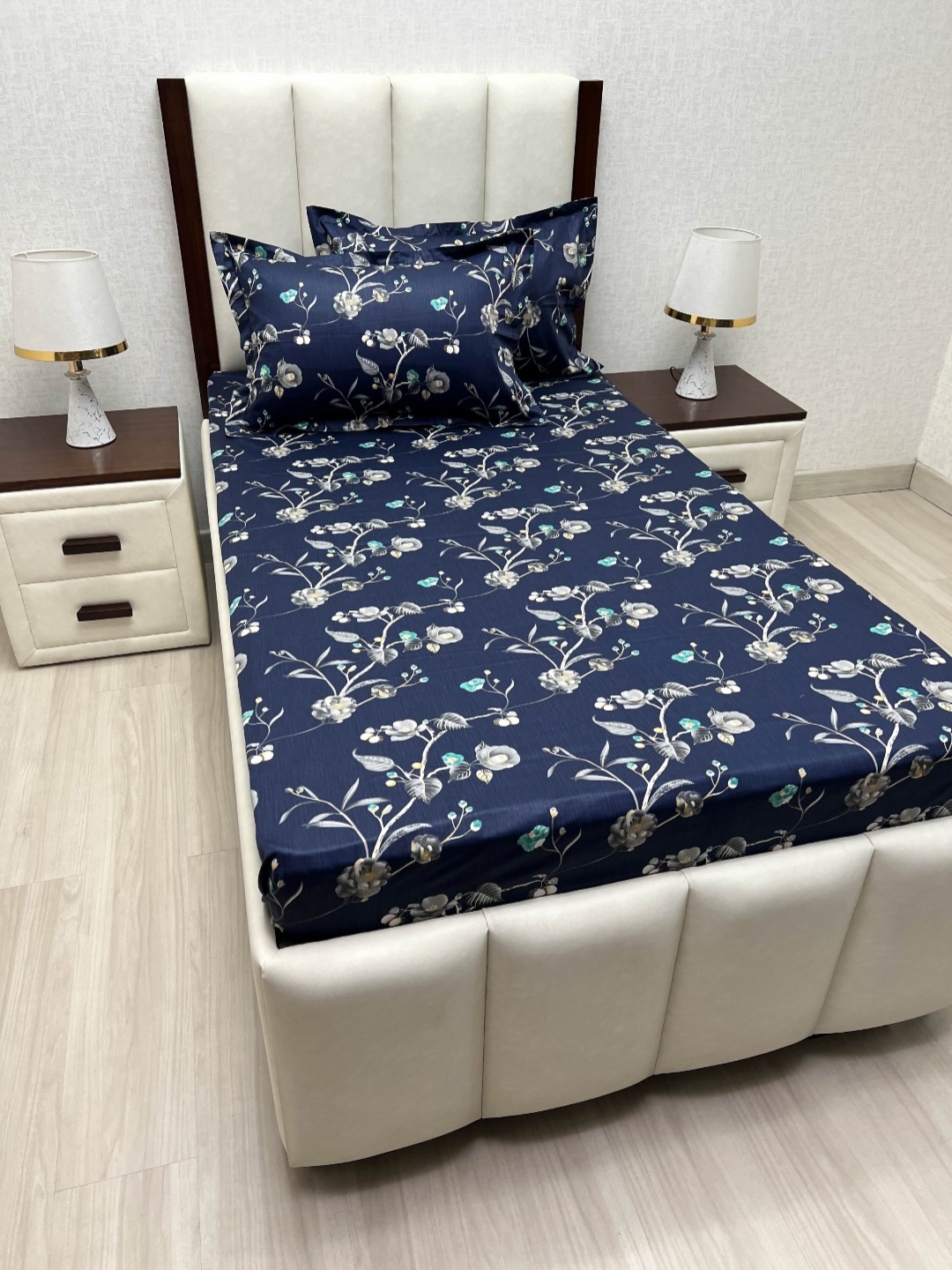 Pure Decor Lounge Fur Blue Printed Pure Cotton 200 TC Single Bedsheet Set 1.73 m x 2.36 m
Pure Decor Lounge Fur Blue Printed Pure Cotton 200 TC Single Bedsheet Set 1.73 m x 2.36 m