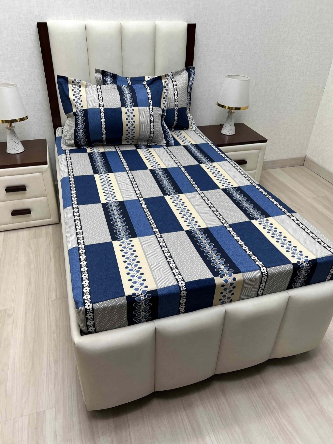 Pure Decor Lounge Fur Blue Printed Pure Cotton 200 TC Single Bedsheet Set 1.73 m x 2.36 m
Pure Decor Lounge Fur Blue Printed Pure Cotton 200 TC Single Bedsheet Set 1.73 m x 2.36 m
