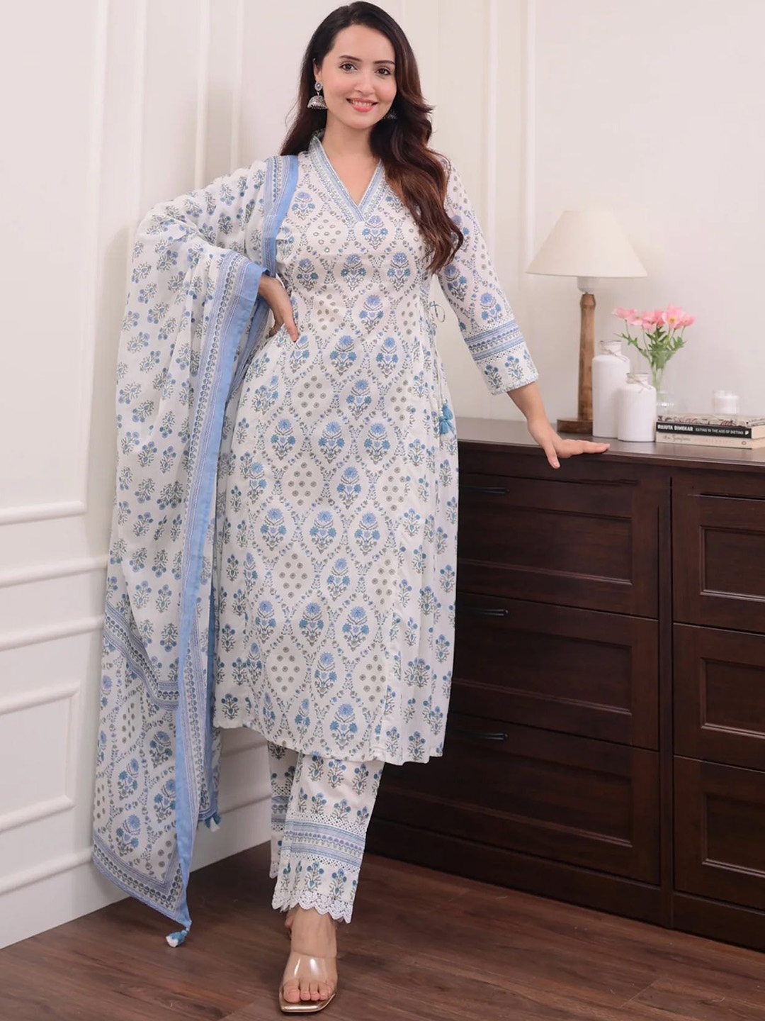 Moda Rapido White Floral Printed V-Neck Pure Cotton A-Line Kurta With Trousers And Dupatta
Moda Rapido White Floral Printed V-Neck Pure Cotton A-Line Kurta With Trousers And Dupatta