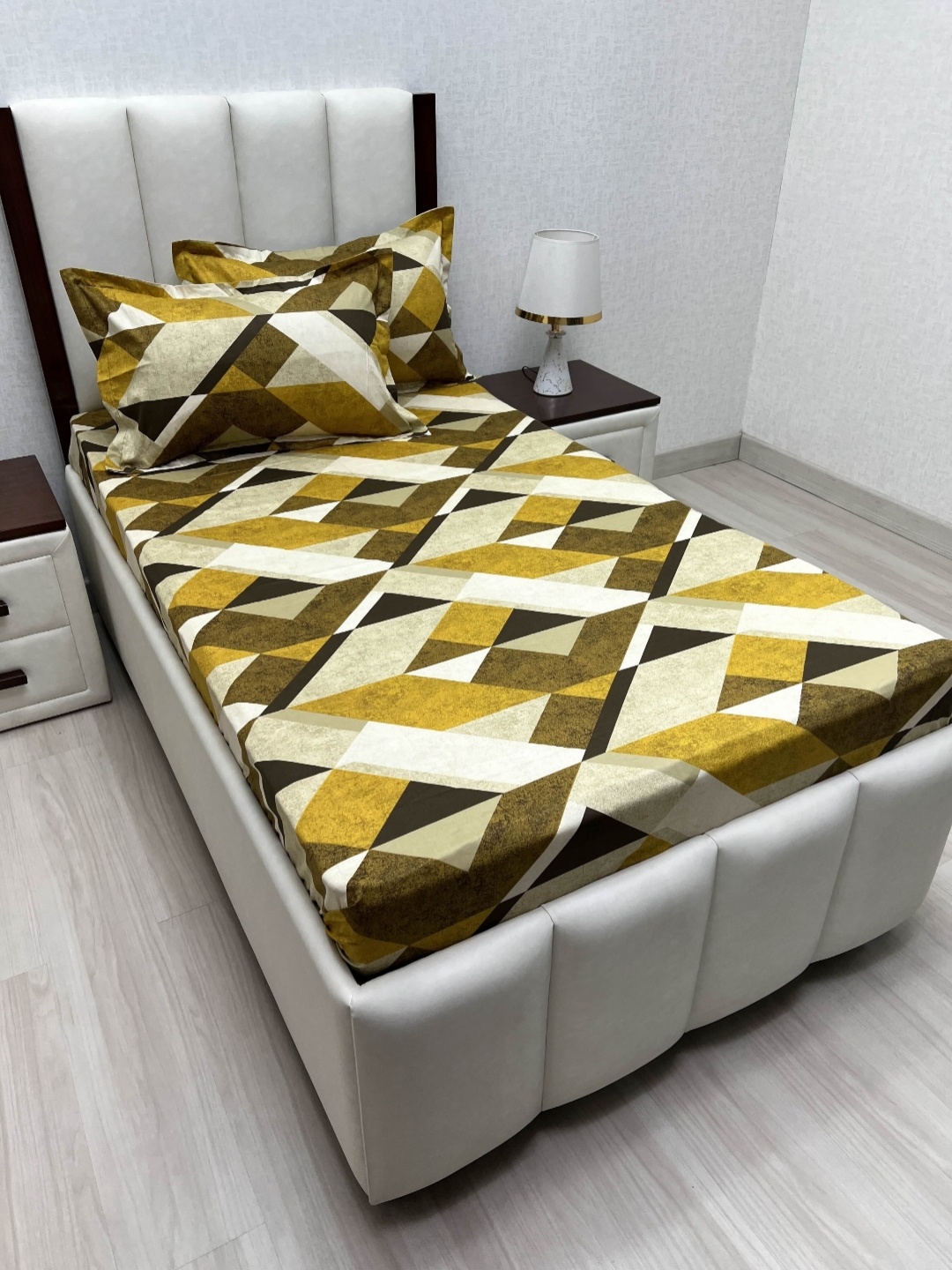 Pure Decor Lounge Fur Green Printed Pure Cotton 230 TC Single Bedsheet Set 1.73 m x 2.36 m
Pure Decor Lounge Fur Green Printed Pure Cotton 230 TC Single Bedsheet Set 1.73 m x 2.36 m