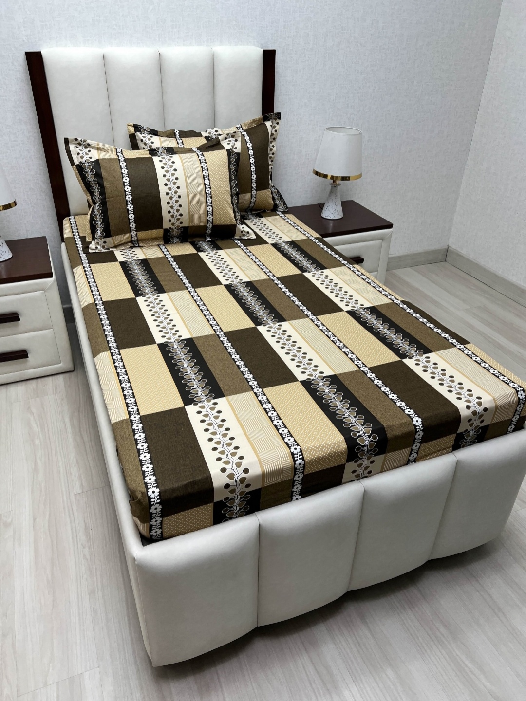 Pure Decor Lounge Fur Brown Printed 210 TC Pure Cotton Single Bedsheet Set-1.73 m x 2.36m
Pure Decor Lounge Fur Brown Printed 210 TC Pure Cotton Single Bedsheet Set-1.73 m x 2.36m