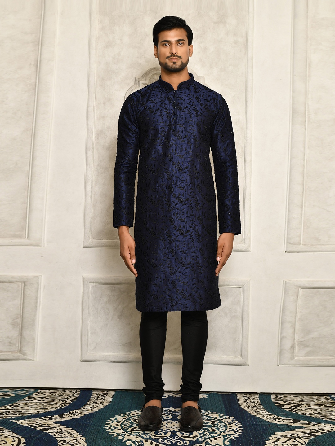 Aryavir Malhotra Men Floral Embroidered Regular Thread Work Kurta with Trousers, Blue
Aryavir Malhotra Men Floral Embroidered Regular Thread Work Kurta with Trousers, Blue