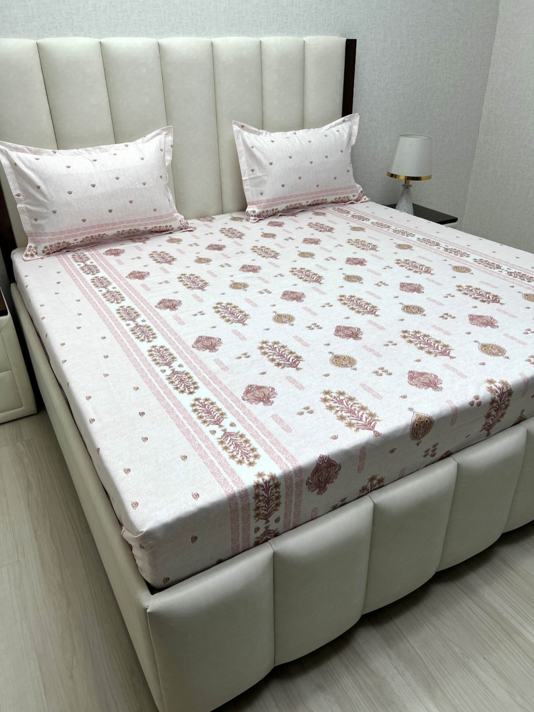 Pure Decor White Floral Printed Pure Cotton 380 TC Queen Bedsheet Set-2.28 m x 2.54 m
Pure Decor White Floral Printed Pure Cotton 380 TC Queen Bedsheet Set-2.28 m x 2.54 m