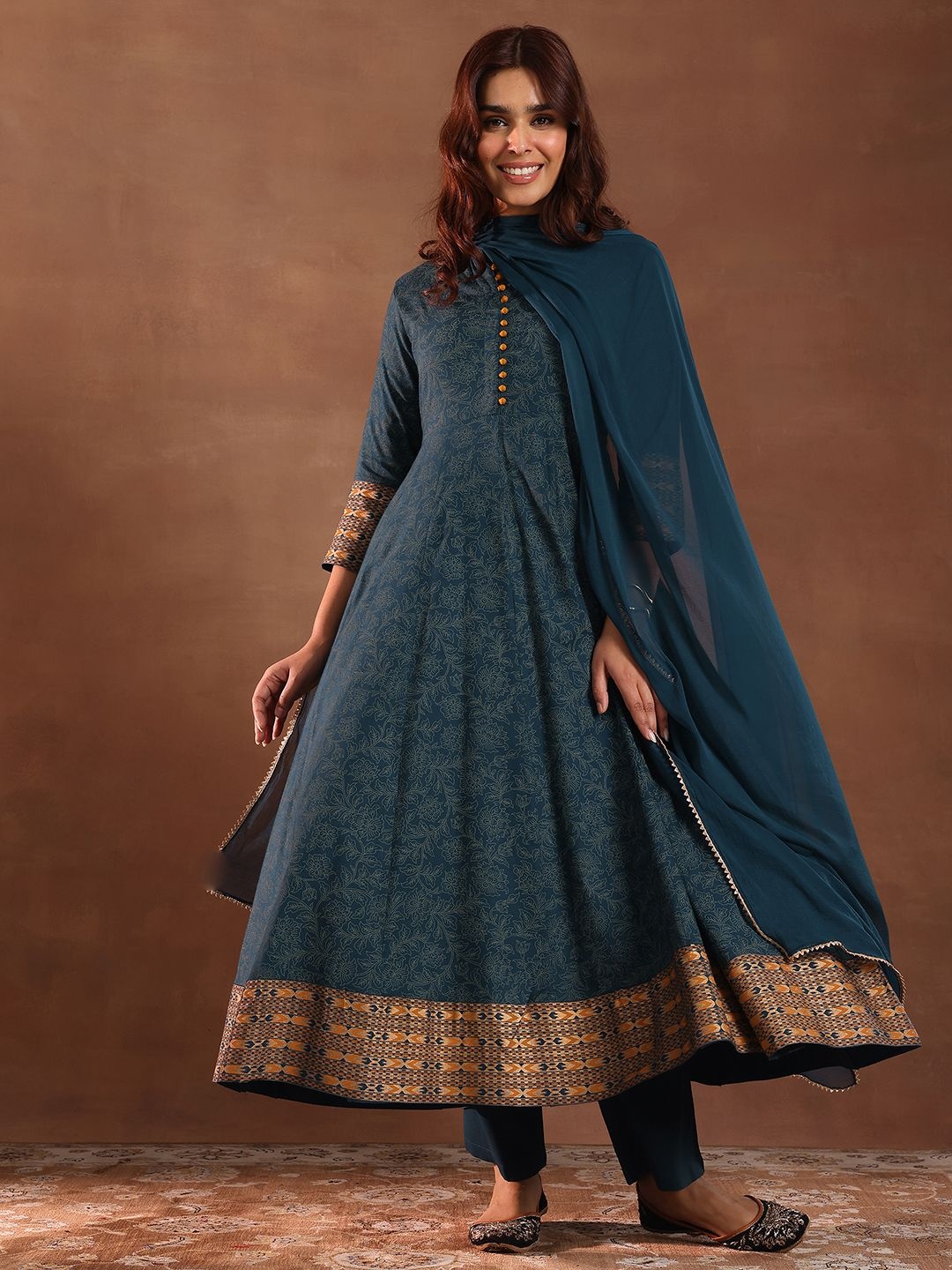 Libas Floral Printed Mandarin Collar Panelled Anarkali Kurta With Trousers & Dupatta, Teal
Libas Floral Printed Mandarin Collar Panelled Anarkali Kurta With Trousers & Dupatta, Teal