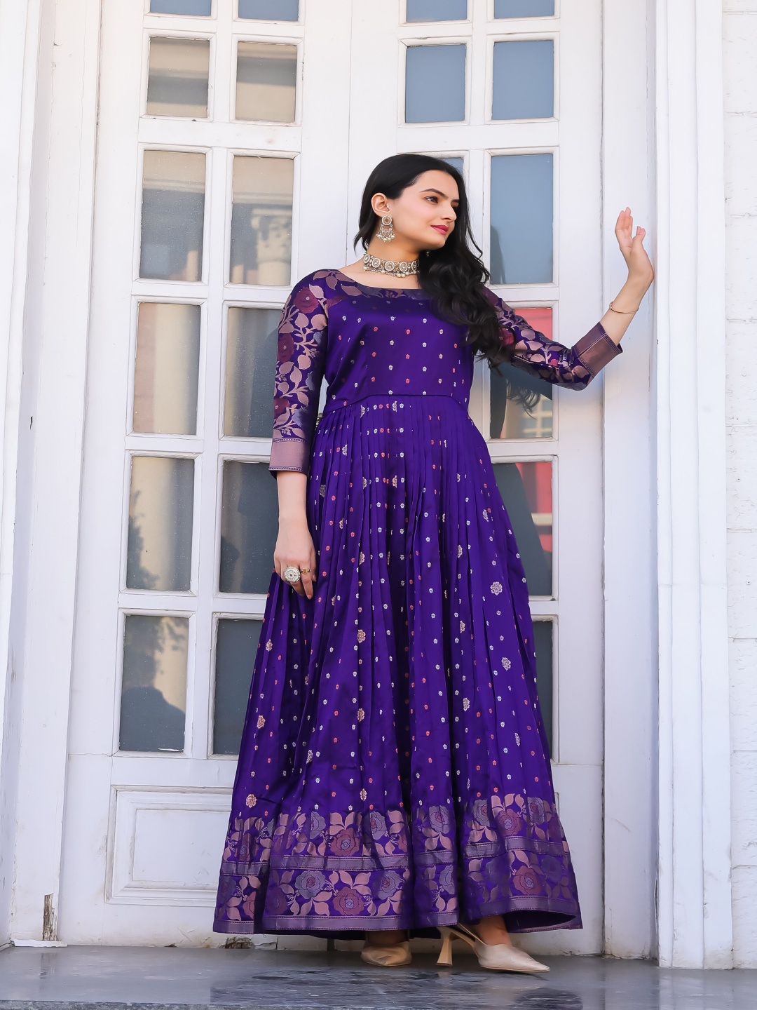 DEVATITHI Floral Printed Round Neck Gathered Silk Fit & Flare Maxi Ethnic Dress, Violet
DEVATITHI Floral Printed Round Neck Gathered Silk Fit & Flare Maxi Ethnic Dress, Violet