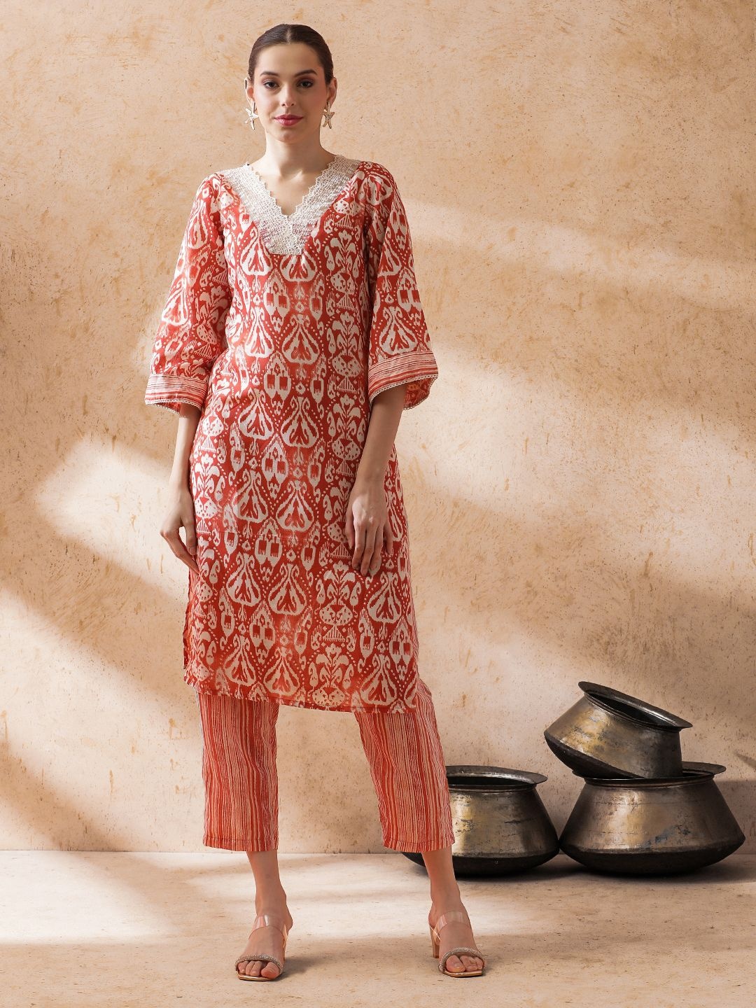 STYLEBAAZI Ethnic Motifs Printed V-Neck Pure Cotton Straight Kurta With Trousers, Orange
STYLEBAAZI Ethnic Motifs Printed V-Neck Pure Cotton Straight Kurta With Trousers, Orange