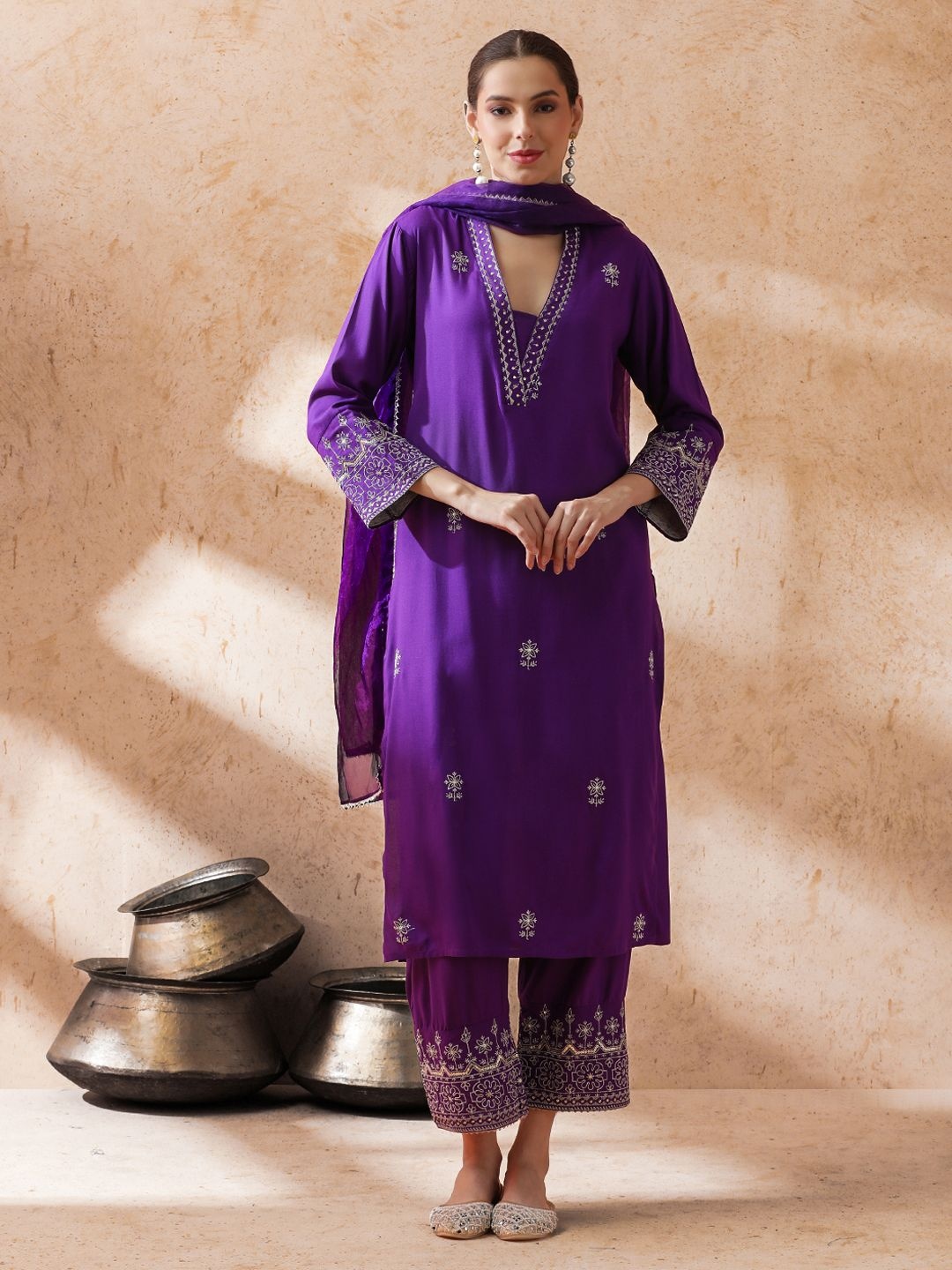 STYLEBAAZI Floral Embroidered Notch Neck Sequinned Straight Kurta With Palazzo & Dupatta, Purple
STYLEBAAZI Floral Embroidered Notch Neck Sequinned Straight Kurta With Palazzo & Dupatta, Purple