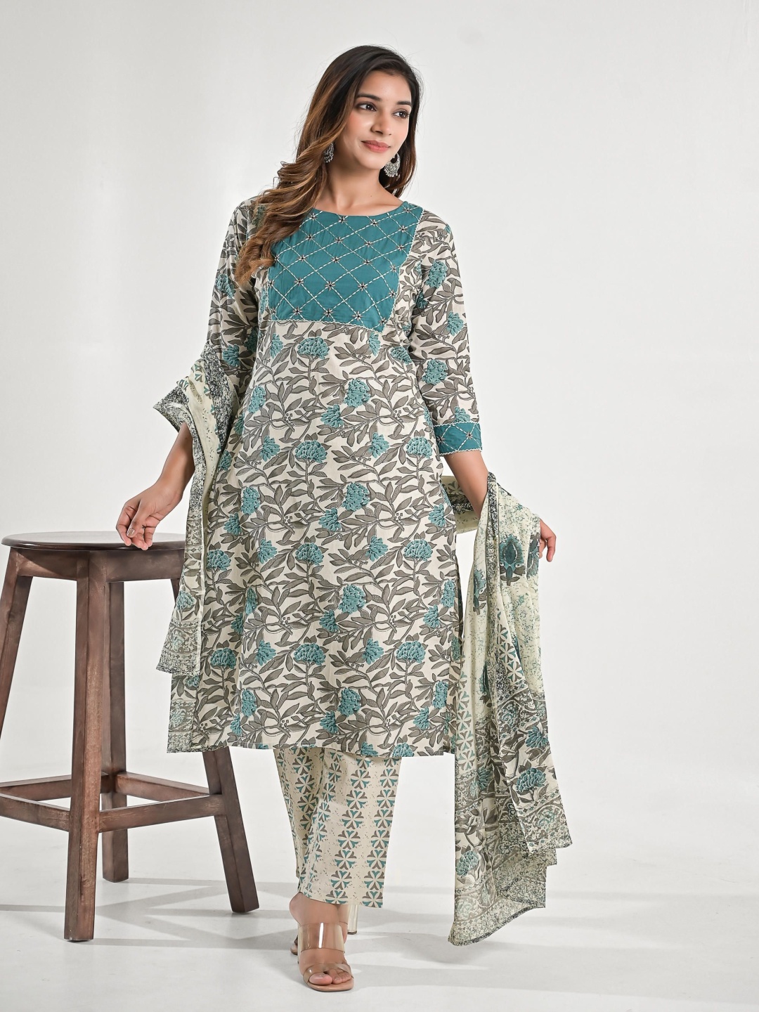 KASHISHIYA Floral Printed Round Neck Pure Cotton Straight Kurta With Trouser & Dupatta, Sea green
KASHISHIYA Floral Printed Round Neck Pure Cotton Straight Kurta With Trouser & Dupatta, Sea green