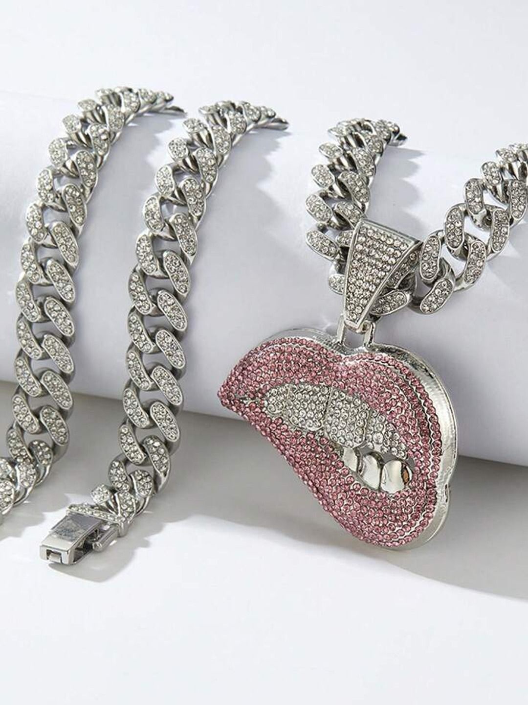 VAGHBHATT Men Sterling Silver-Plated CZ-Studded Hip Hop Bite Lip Shape Pendant & Chain
VAGHBHATT Men Sterling Silver-Plated CZ-Studded Hip Hop Bite Lip Shape Pendant & Chain