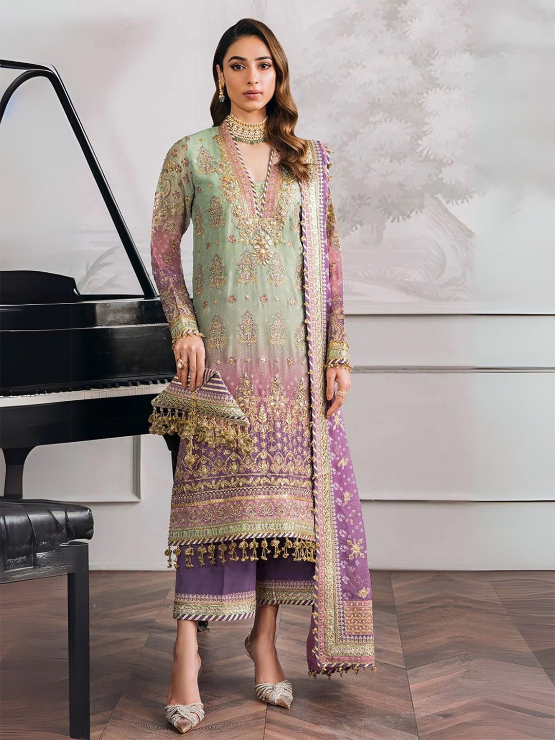 ODETTE Women Ethnic Motifs Embroidered Beads and Stones Kurta with Trousers & Dupatta, Green
ODETTE Women Ethnic Motifs Embroidered Beads and Stones Kurta with Trousers & Dupatta, Green