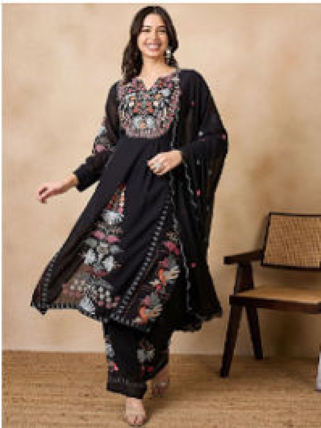 Fashionuma Ethnic Motifs Embroidered Anarkali Kurta with Palazzos & With Dupatta, Black
Fashionuma Ethnic Motifs Embroidered Anarkali Kurta with Palazzos & With Dupatta, Black