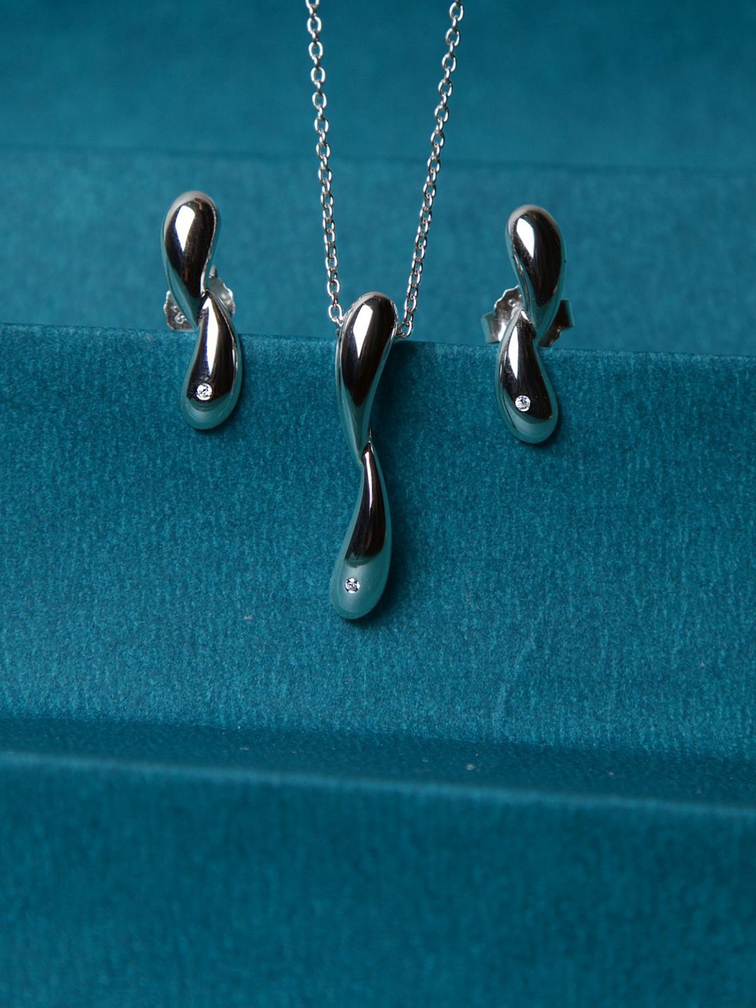 VELVET IMPERIAL Sterling Sliver-Plated Artificial Stones Studded Jewellery Set, Silver
VELVET IMPERIAL Sterling Sliver-Plated Artificial Stones Studded Jewellery Set, Silver