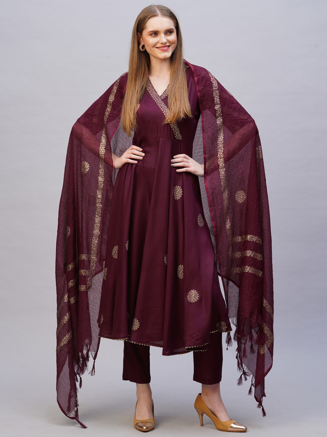 DIVASTRI Berlin Floral Printed V-Neck Angrakha Anarkali Kurta With Trousers & Dupatta, Maroon
DIVASTRI Berlin Floral Printed V-Neck Angrakha Anarkali Kurta With Trousers & Dupatta, Maroon
