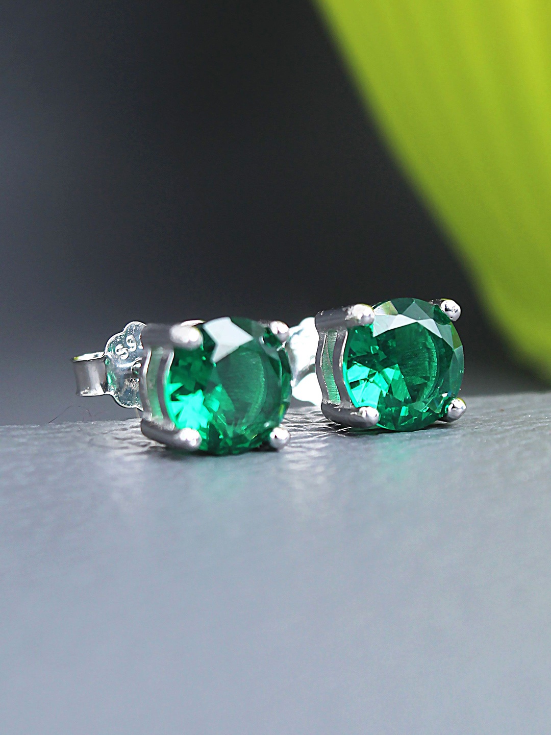 DEVASHREE 925 Silver Green Emerald CZ Rhodium-Plated Cubic Zirconia Contemporary Studs
DEVASHREE 925 Silver Green Emerald CZ Rhodium-Plated Cubic Zirconia Contemporary Studs