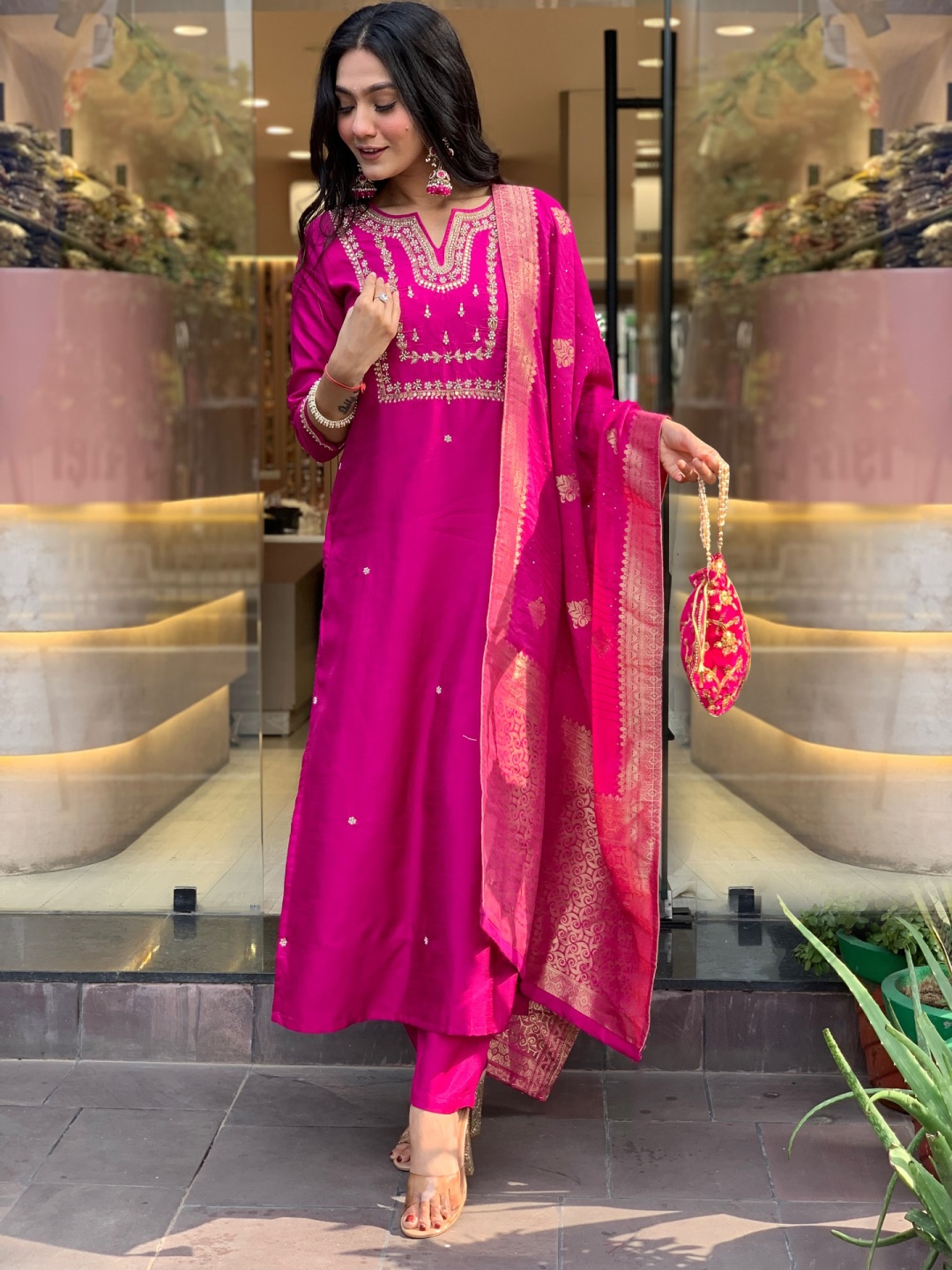DIVASTRI MANUSHI Floral Beads & Stones Notch Neck Straight Kurta With Trousers & Dupatta, Pink
DIVASTRI MANUSHI Floral Beads & Stones Notch Neck Straight Kurta With Trousers & Dupatta, Pink