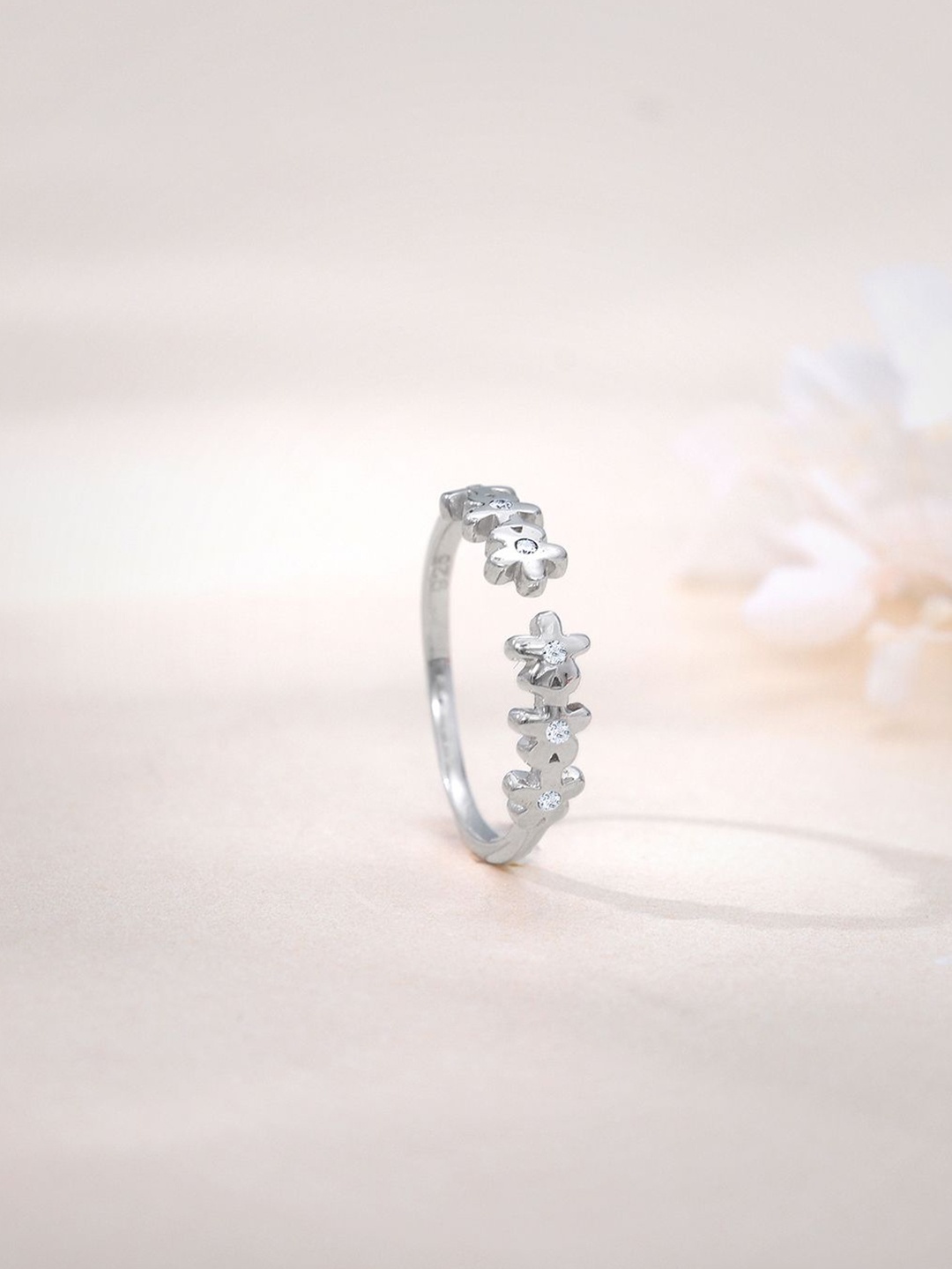 GIVA 925 Sterling Silver Bloom Forever Rhodium-Plated CZ Studded Adjustable Finger Ring
GIVA 925 Sterling Silver Bloom Forever Rhodium-Plated CZ Studded Adjustable Finger Ring