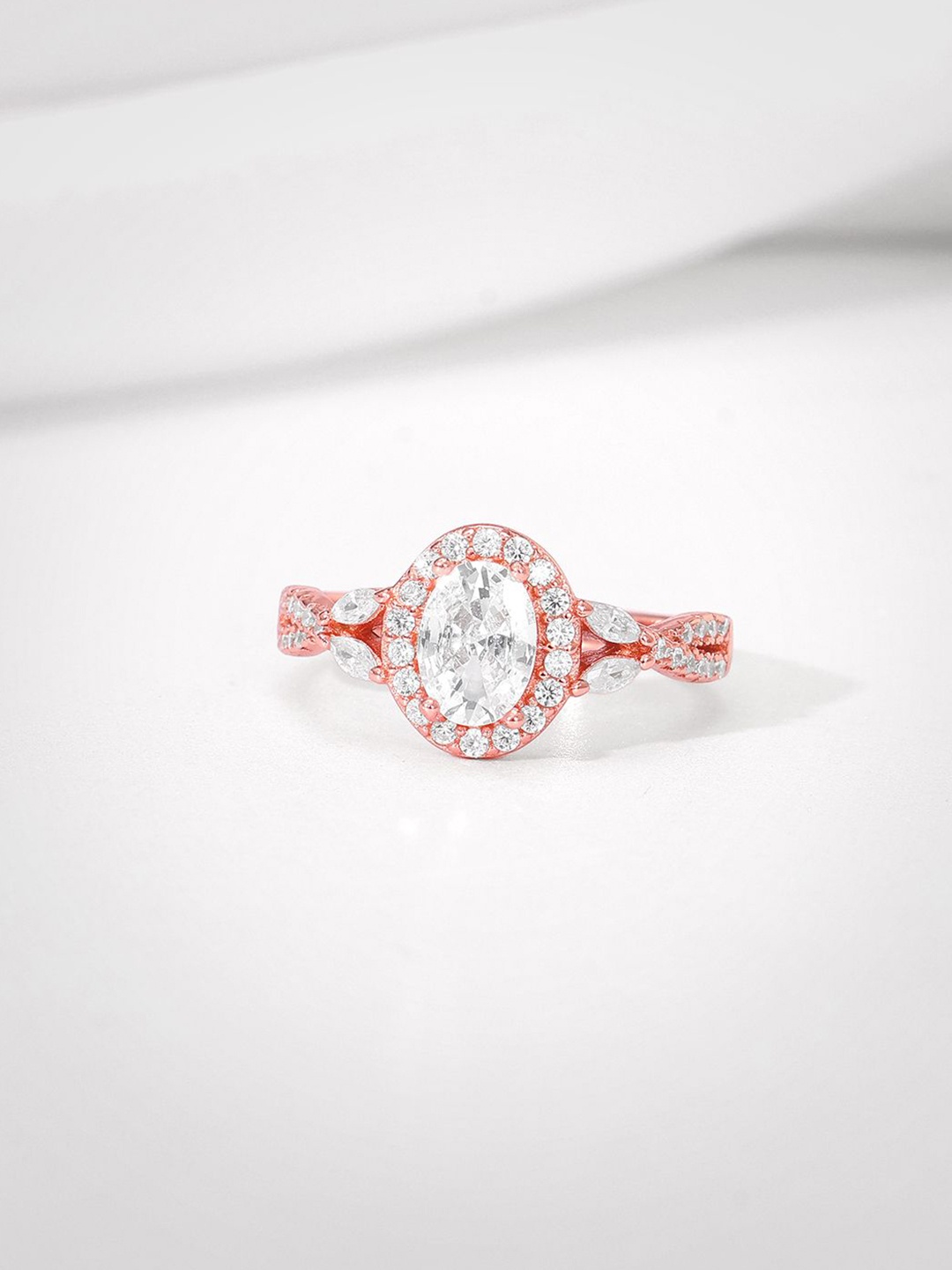 GIVA 925 Sterling Silver Rose Gold-Plated Cubic Zirconia Studded Wavy Oval Finger Ring
GIVA 925 Sterling Silver Rose Gold-Plated Cubic Zirconia Studded Wavy Oval Finger Ring