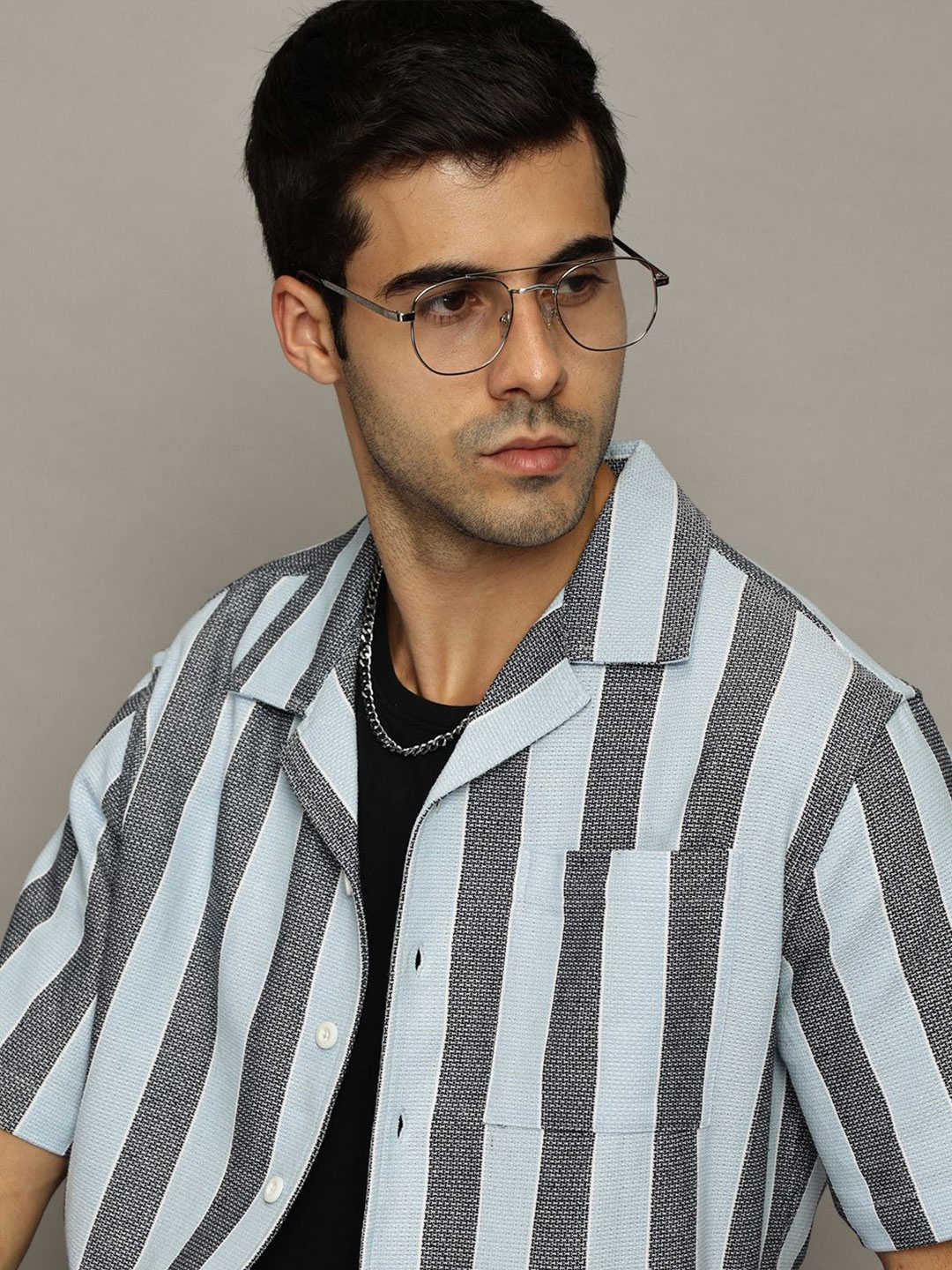 The Roadster Lifestyle Co. Men Premium Relaxed Fit Vertical Striped Cotton Casual Shirt, Blue
The Roadster Lifestyle Co. Men Premium Relaxed Fit Vertical Striped Cotton Casual Shirt, Blue