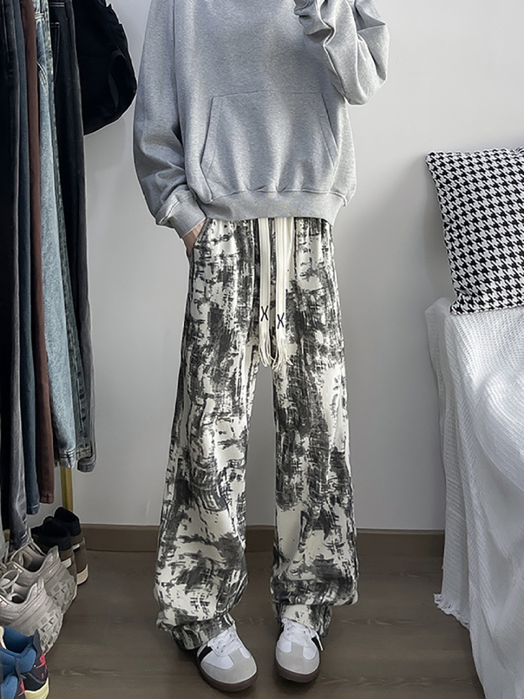 StyleCast x Revolte Men Tie and Dye Printed Loose Fit Easy Wash Pleated Trousers, Beige
StyleCast x Revolte Men Tie and Dye Printed Loose Fit Easy Wash Pleated Trousers, Beige