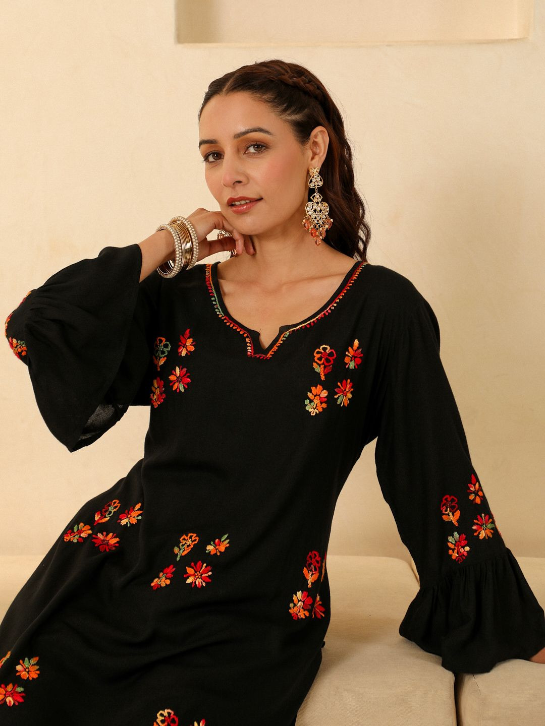 House of Chikankari Women Chikankari Cold-Shoulder Sleeves Kurta, Black
House of Chikankari Women Chikankari Cold-Shoulder Sleeves Kurta, Black