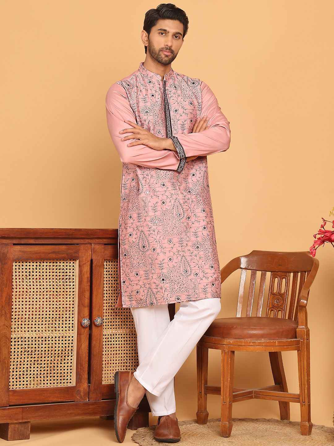 Jompers Floral Embroidered Thread & Sequinned Work Straight Kurta With Pyjamas, Magenta
Jompers Floral Embroidered Thread & Sequinned Work Straight Kurta With Pyjamas, Magenta