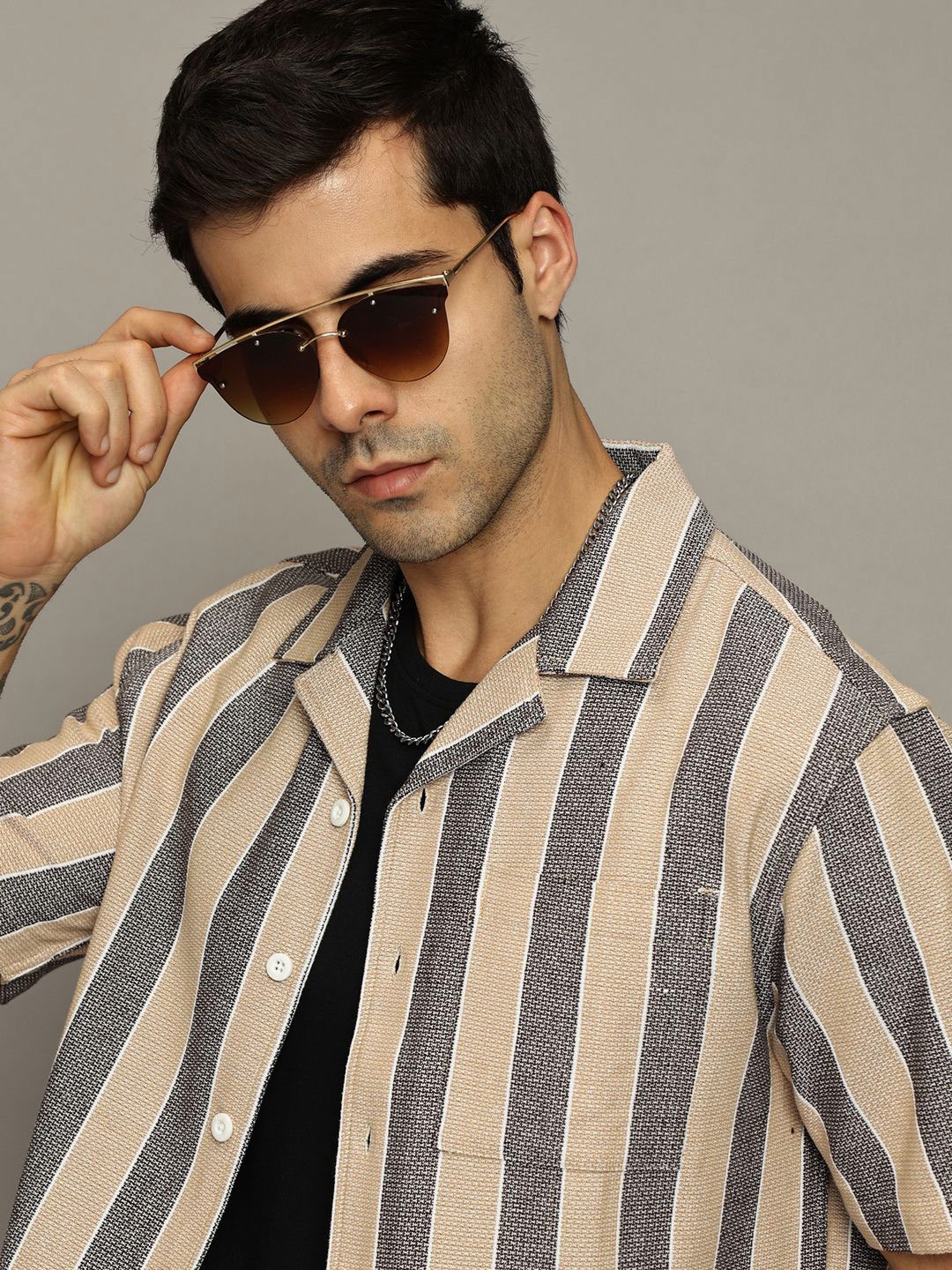 The Roadster Lifestyle Co. Men Premium Relaxed Fit Vertical Striped Cotton Casual Shirt, Beige
The Roadster Lifestyle Co. Men Premium Relaxed Fit Vertical Striped Cotton Casual Shirt, Beige
