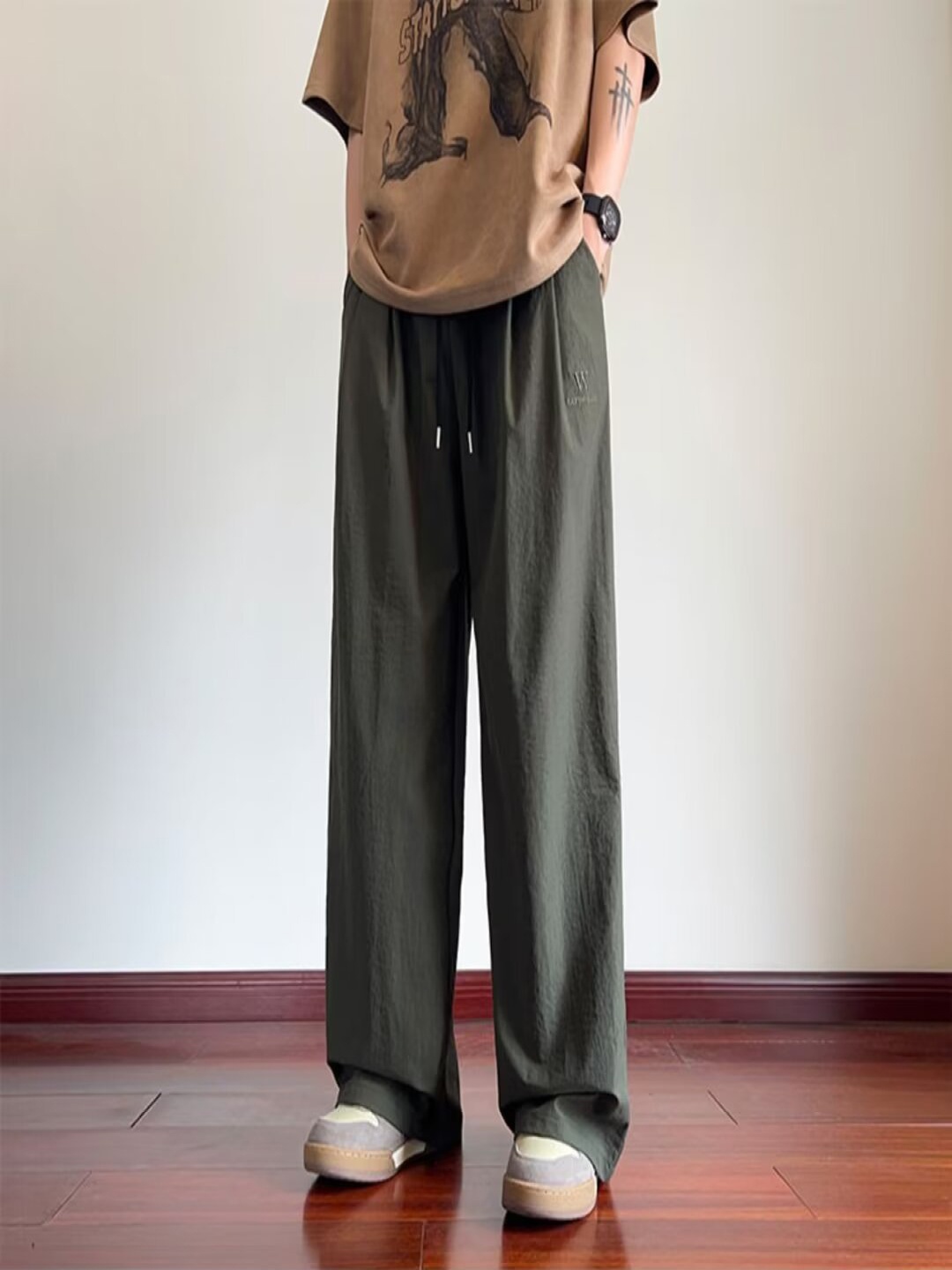 StyleCast x Revolte Men Loose Fit Easy Wash Pleated Regular Wide Leg Trousers, Green
StyleCast x Revolte Men Loose Fit Easy Wash Pleated Regular Wide Leg Trousers, Green