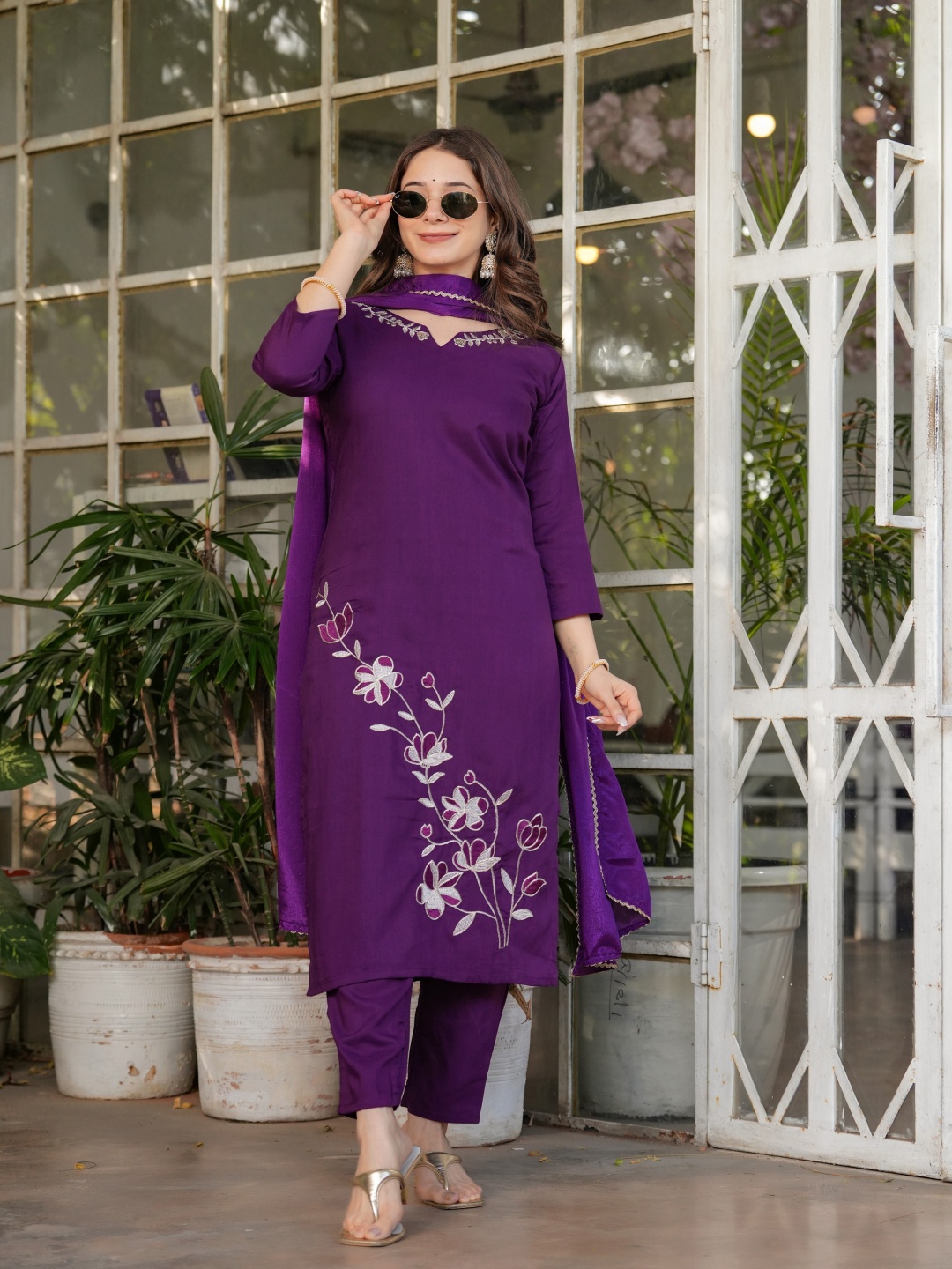 Moda Rapido Floral Embroidered Thread Work Straight Kurta With Trousers And Dupatta, Purple
Moda Rapido Floral Embroidered Thread Work Straight Kurta With Trousers And Dupatta, Purple