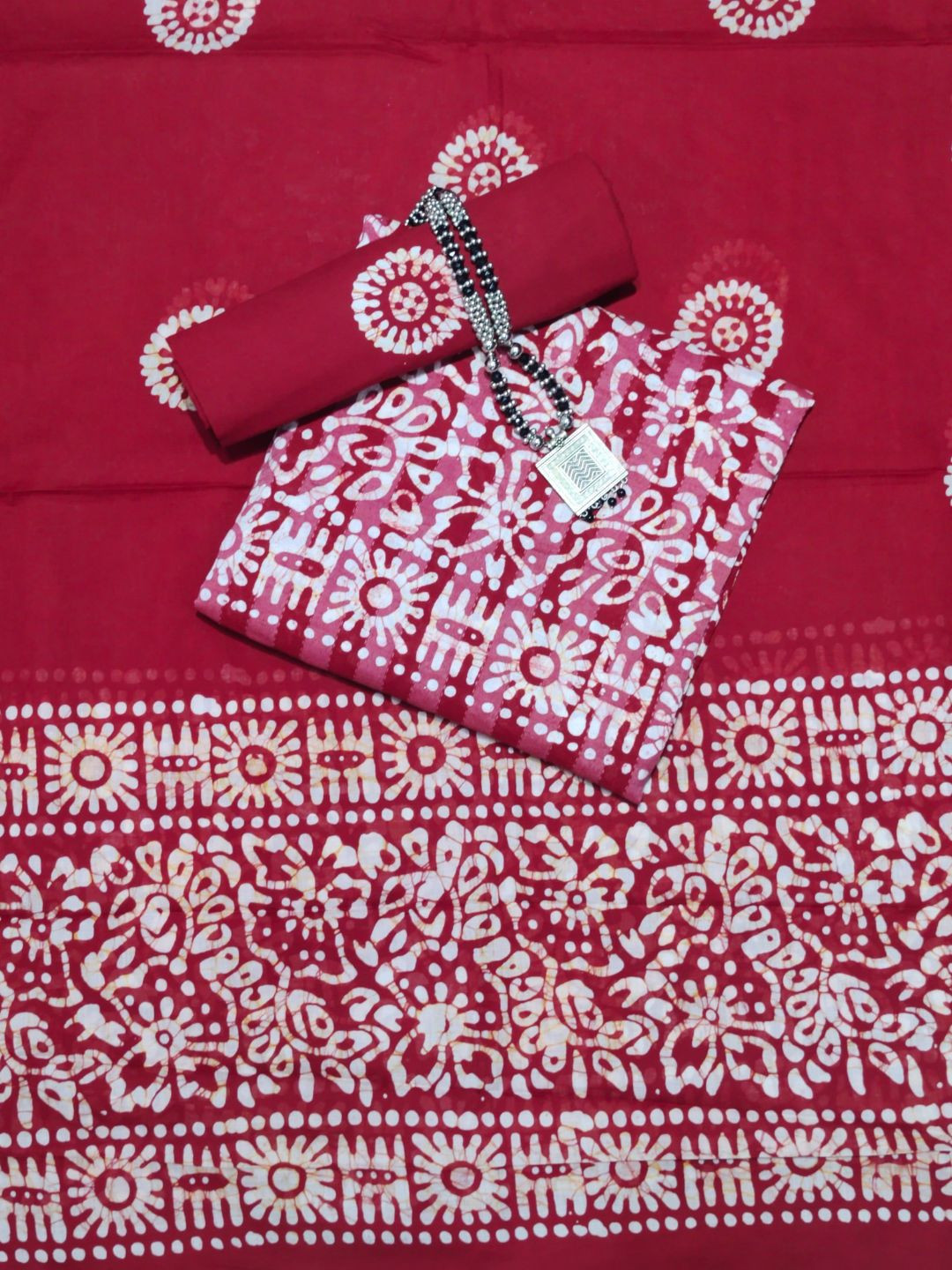 Farooq Dyeing Ethnic Motifs Printed Pure Cotton Unstitched Dress Material, Red
Farooq Dyeing Ethnic Motifs Printed Pure Cotton Unstitched Dress Material, Red