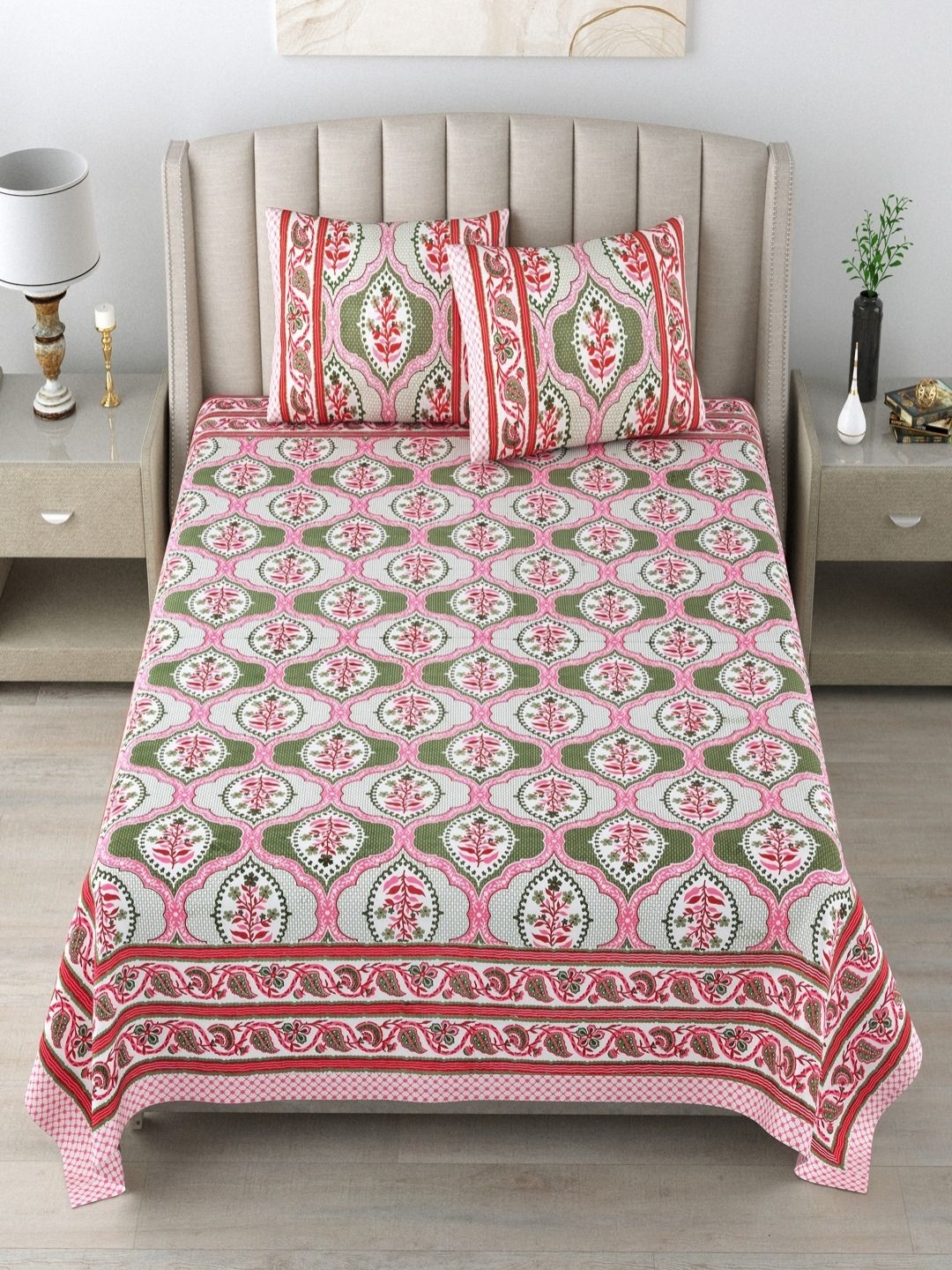 Myntra Elegant Homes Pink Floral Printed 180 TC Cotton King Bedsheet Set 2.74 m x 2.54 m
Myntra Elegant Homes Pink Floral Printed 180 TC Cotton King Bedsheet Set 2.74 m x 2.54 m