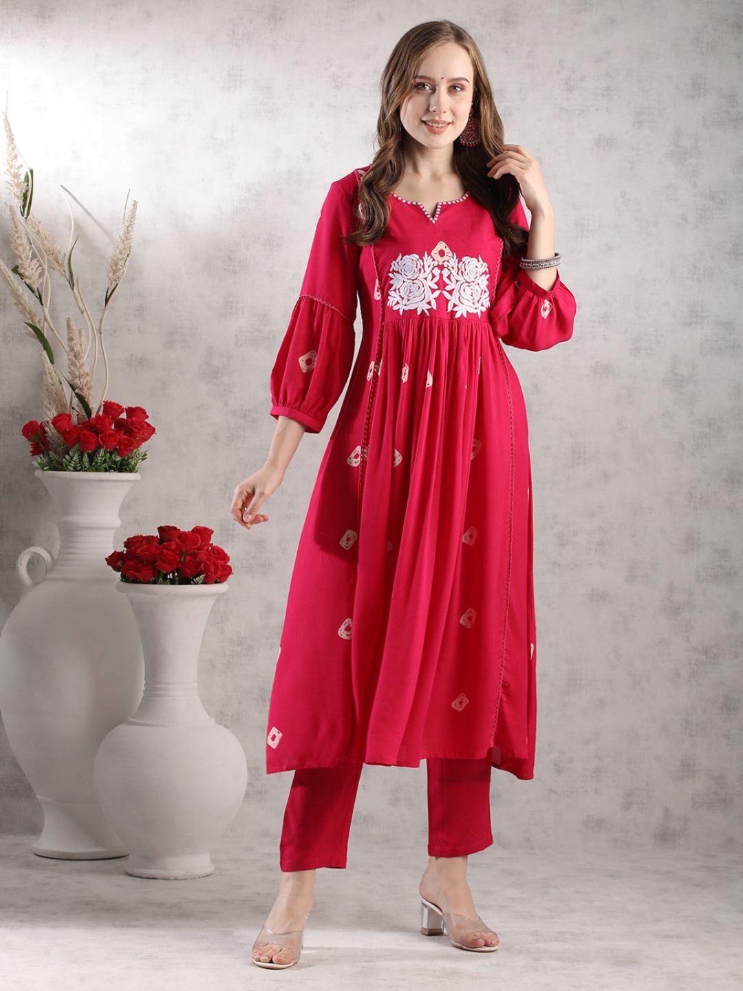 DIVASTRI Anveshi Floral Printed Notch Neck Pleated Thread Work Anarkali Kurta with Trouser, Pink
DIVASTRI Anveshi Floral Printed Notch Neck Pleated Thread Work Anarkali Kurta with Trouser, Pink