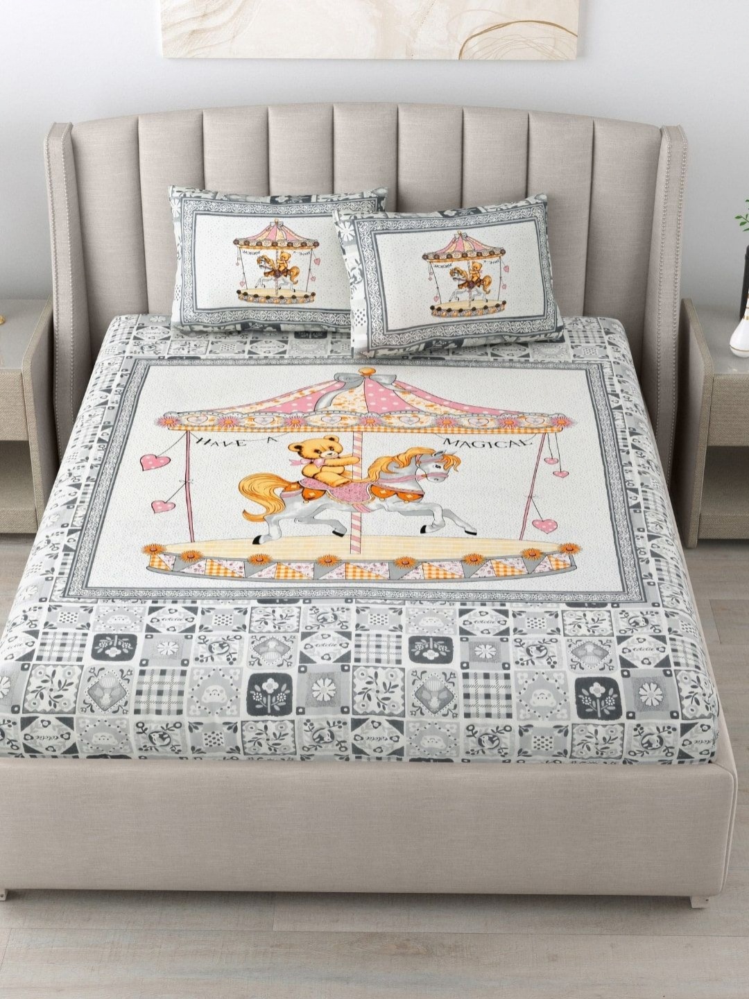 BED-SHEET.COM Grey & Pink Abstract Printed Cotton 180 TC King Bedsheet Set 2.28 m x 2.74 m
BED-SHEET.COM Grey & Pink Abstract Printed Cotton 180 TC King Bedsheet Set 2.28 m x 2.74 m