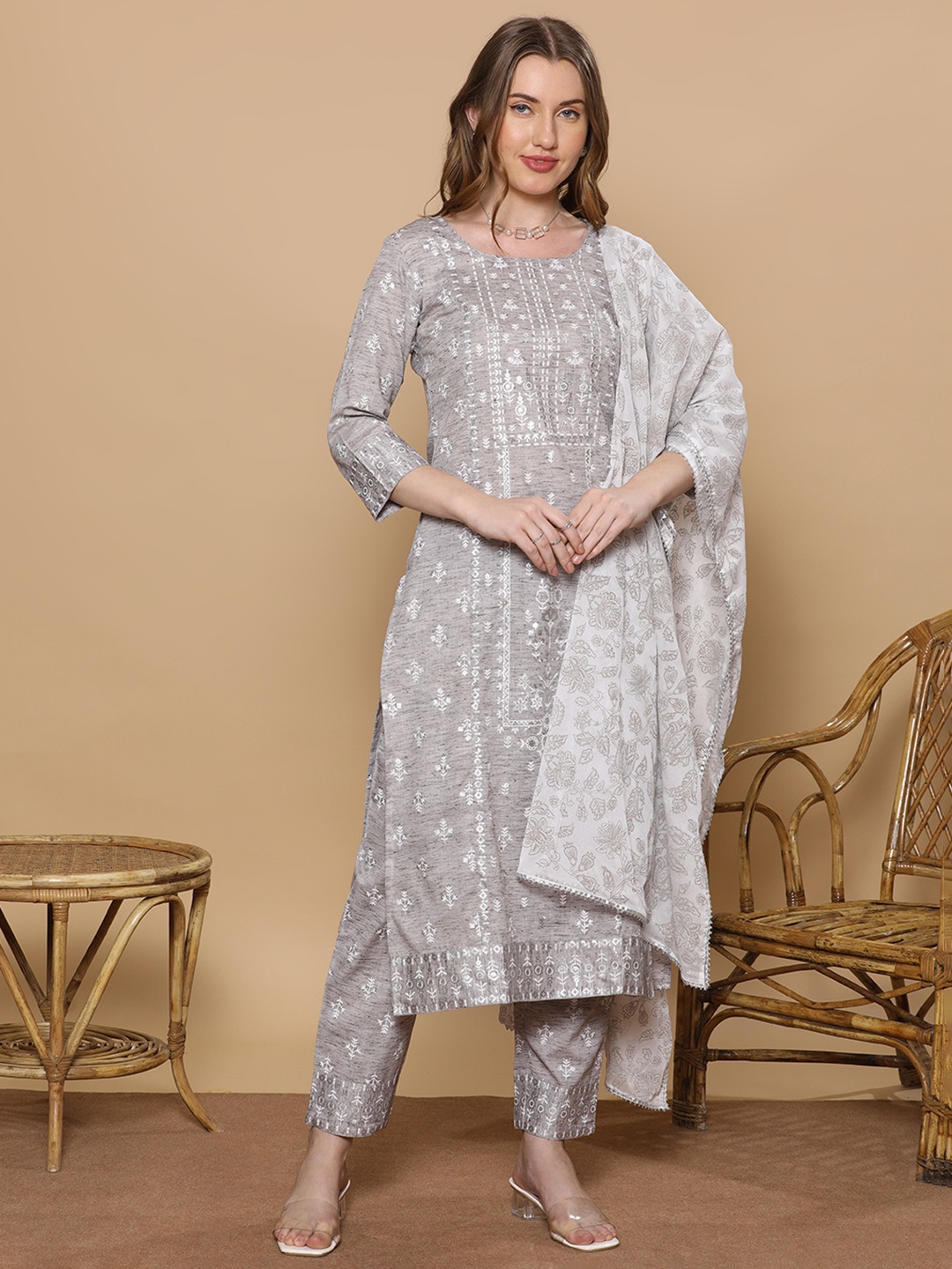 DUMMY SHAPE Ethnic Motifs Printed Straight Kurta With Trouser And Dupatta, Grey
DUMMY SHAPE Ethnic Motifs Printed Straight Kurta With Trouser And Dupatta, Grey