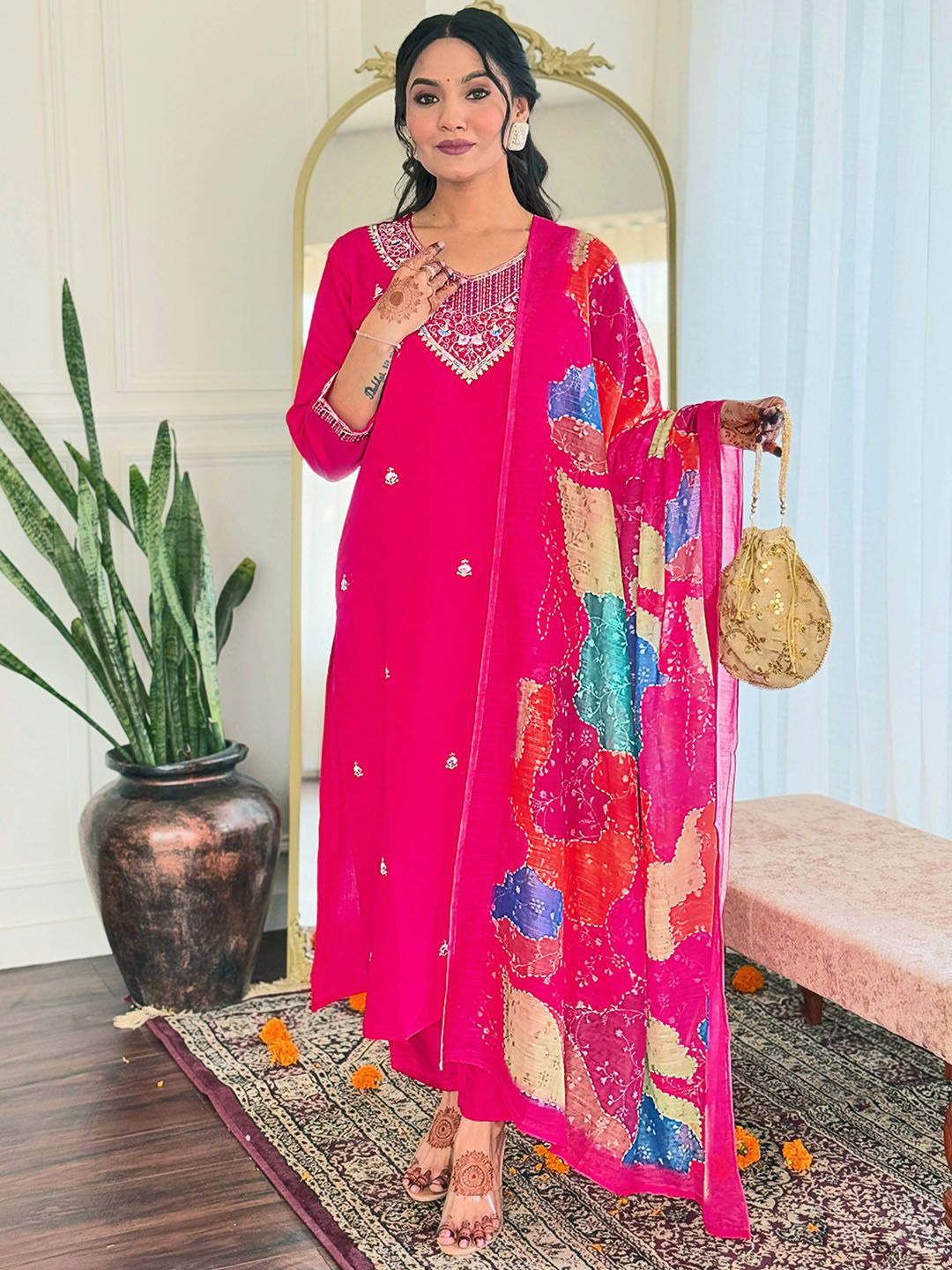 BLACK SCISSOR Floral Embroidered Straight Chanderi Silk Kurta With Trousers And Dupatta, Pink
BLACK SCISSOR Floral Embroidered Straight Chanderi Silk Kurta With Trousers And Dupatta, Pink
