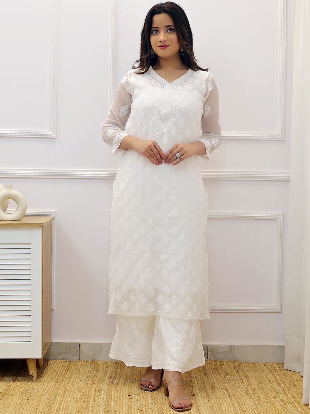 The Chikan Label Women Floral Embroidered Chikankari Georgette Straight Kurta, White
The Chikan Label Women Floral Embroidered Chikankari Georgette Straight Kurta, White