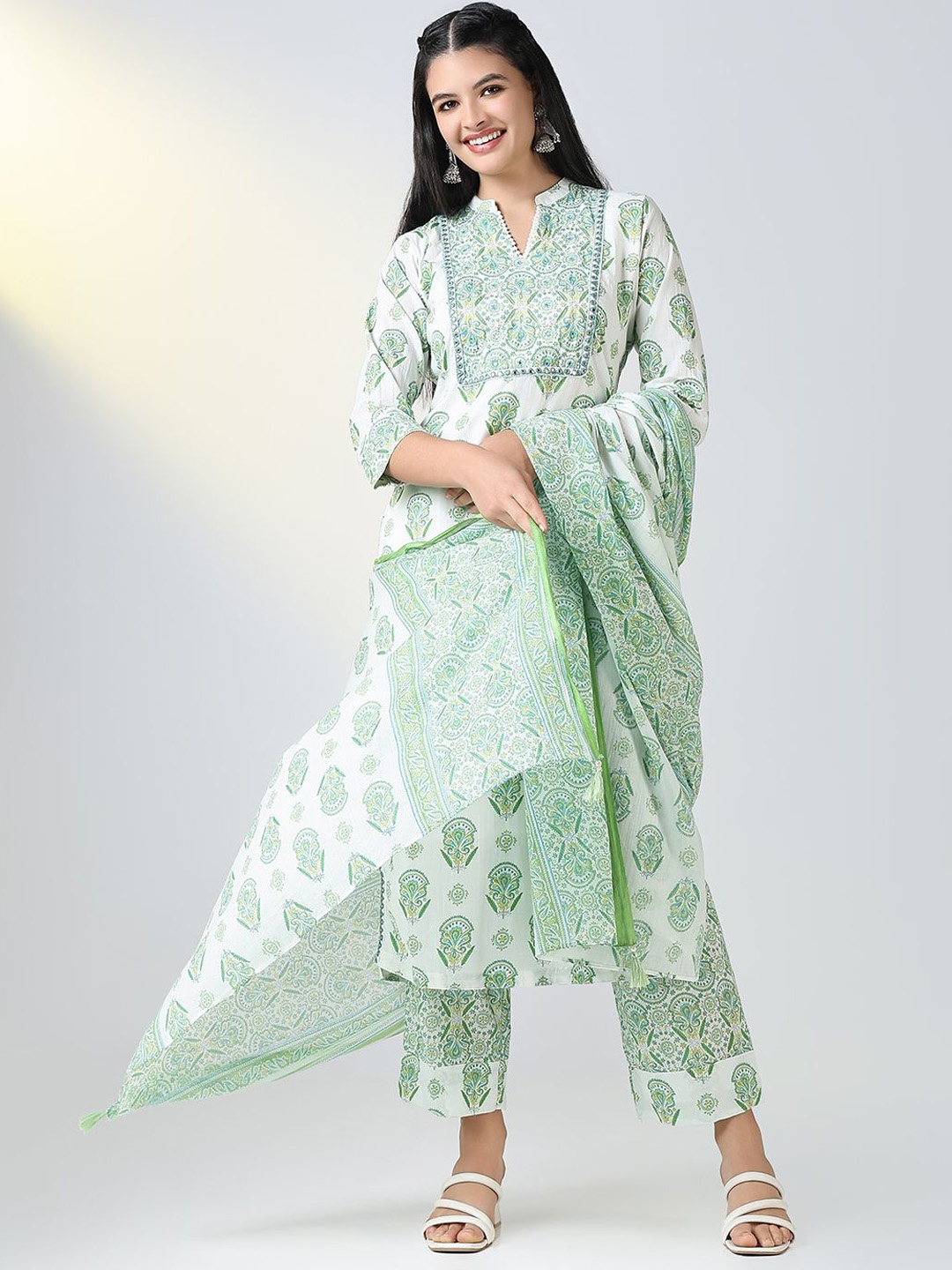 SHOWOFF Ethnic Motifs Printed Mandarin Collar Mirror Work Kurta With Trousers And Dupatta, Green
SHOWOFF Ethnic Motifs Printed Mandarin Collar Mirror Work Kurta With Trousers And Dupatta, Green