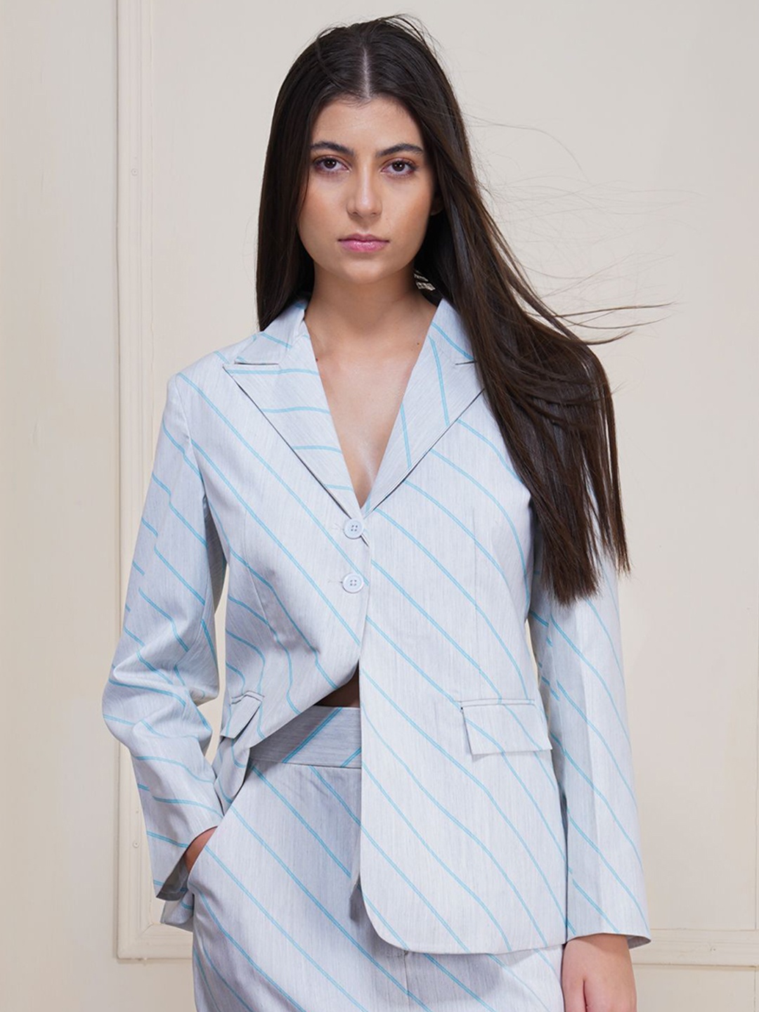 KLAS NOBL Cecelia Tailored Fit Striped Notched Lapel Collar Single-Breasted Blazer, Grey
KLAS NOBL Cecelia Tailored Fit Striped Notched Lapel Collar Single-Breasted Blazer, Grey