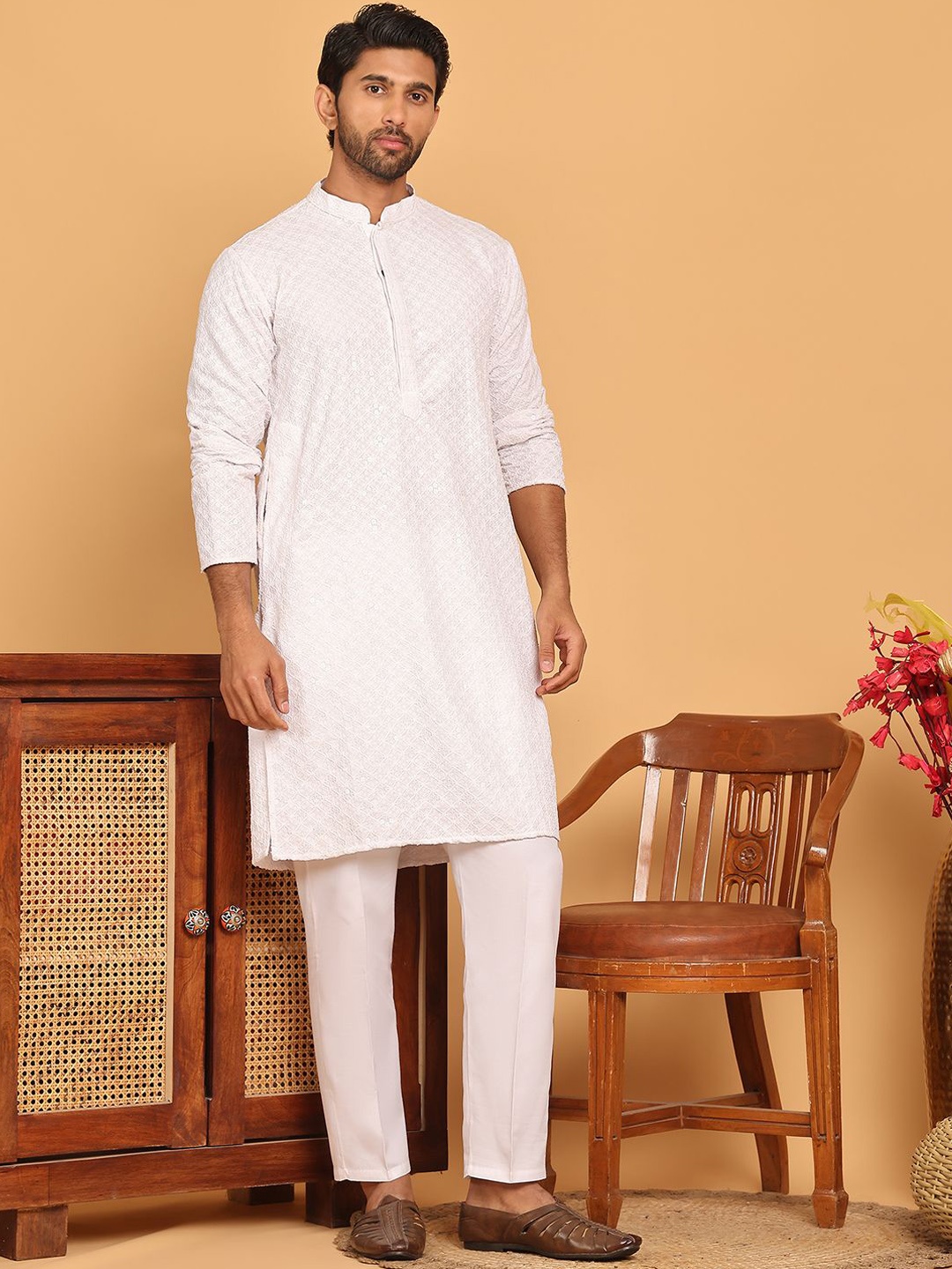 Jompers Floral Embroidered Mandarin Collar Chikankari Straight Kurta With Pyjama, White
Jompers Floral Embroidered Mandarin Collar Chikankari Straight Kurta With Pyjama, White