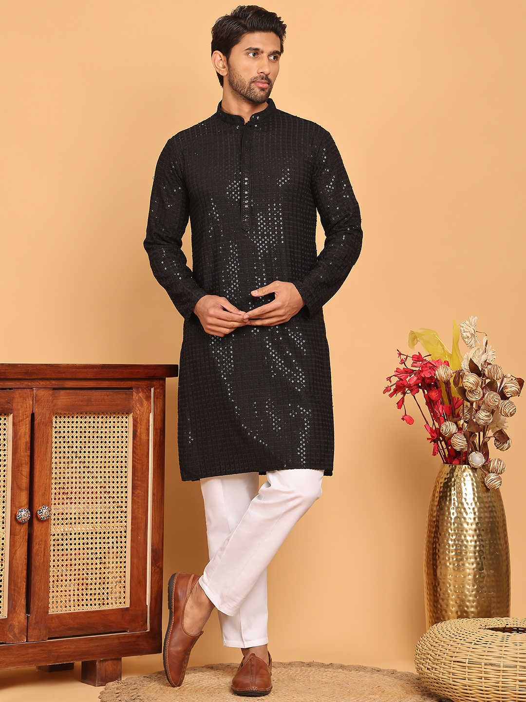 Jompers Floral Embroidered Mandarin Collar Sequinned Straight Kurta With Pyjama, Black
Jompers Floral Embroidered Mandarin Collar Sequinned Straight Kurta With Pyjama, Black